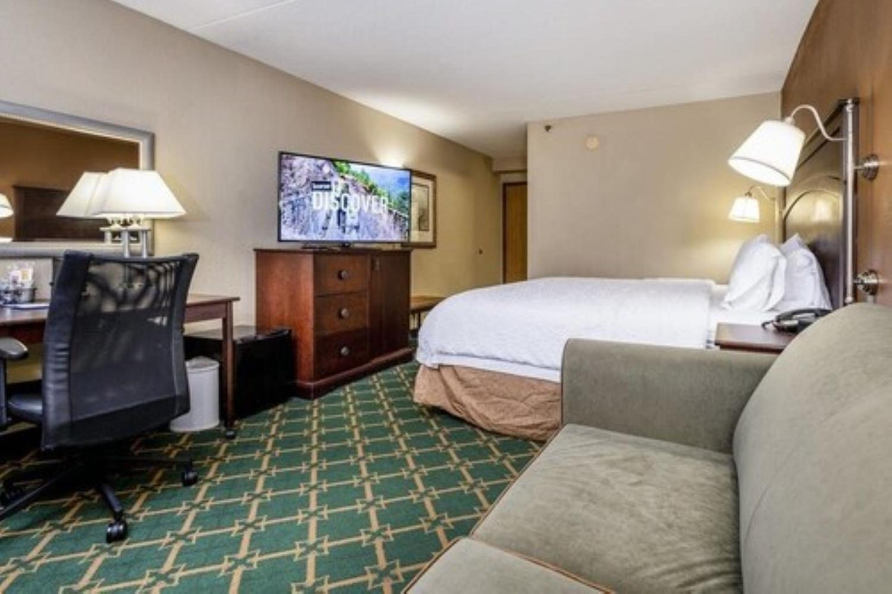 Superior King Room - Non-Smoking - Photo 5