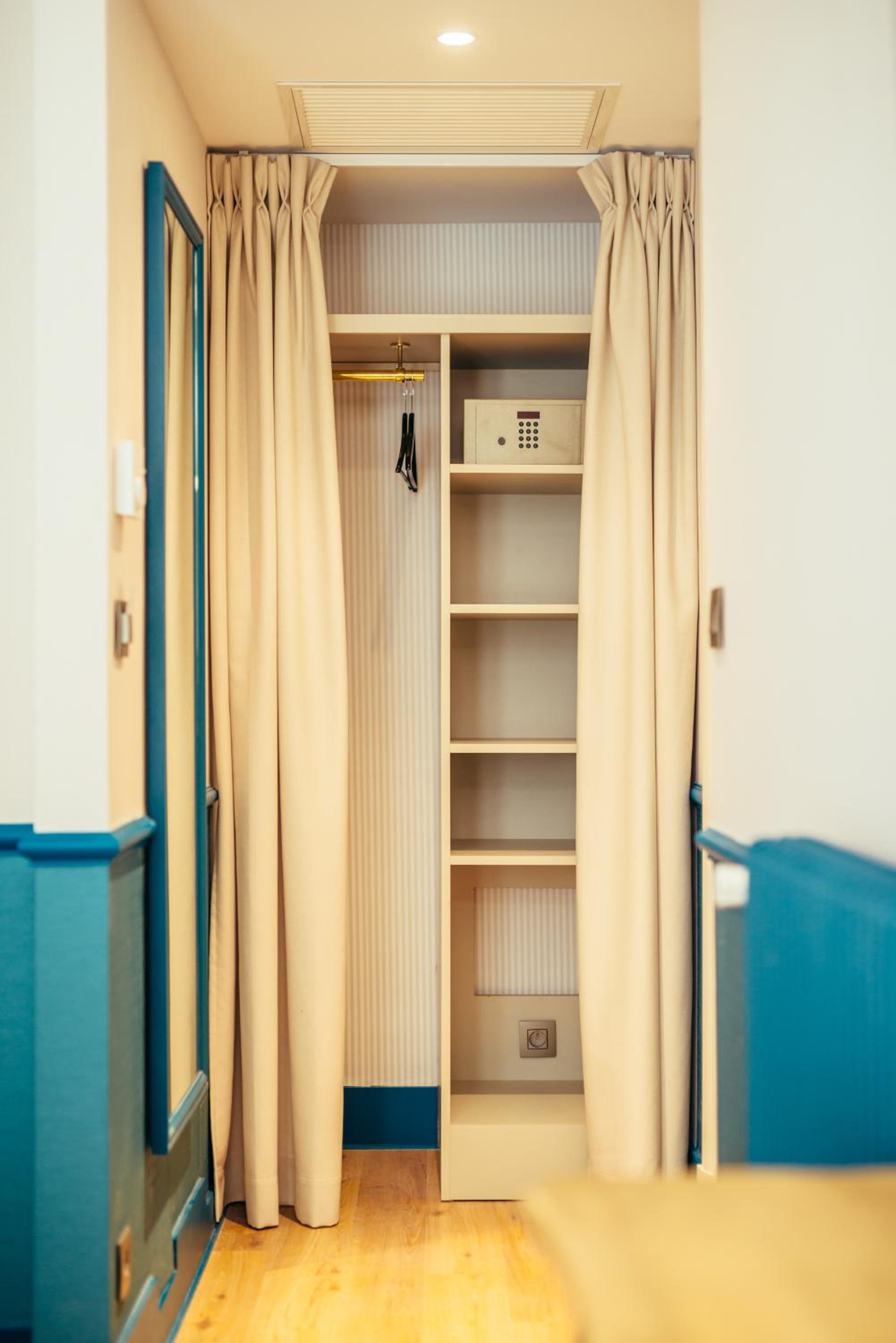 Classic Double or Twin Room - Photo 11