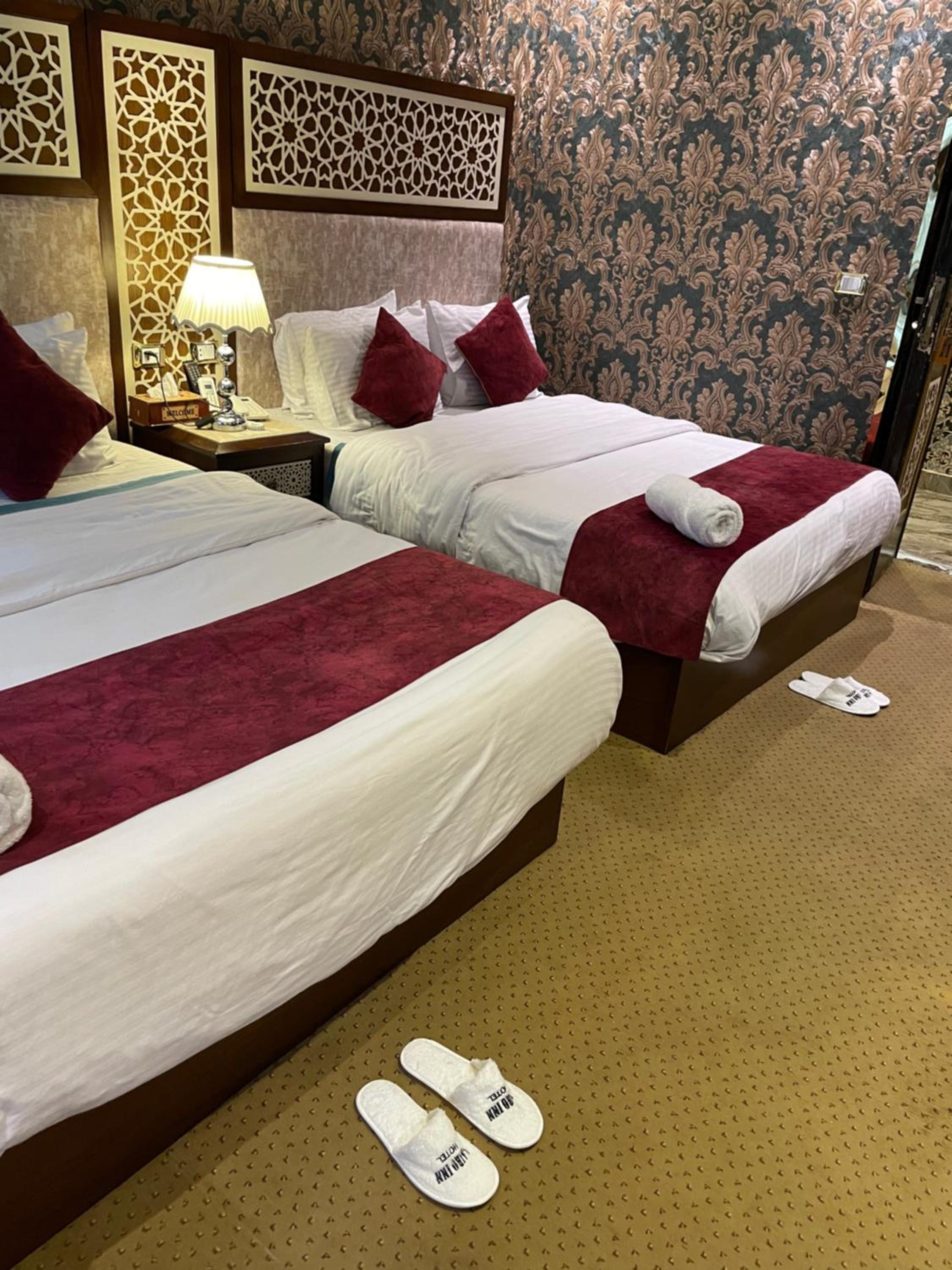 Deluxe Quadruple Room thumbnail 5