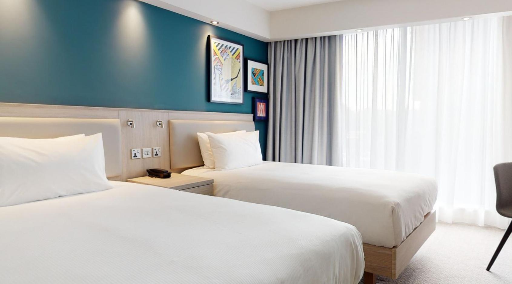 Queen Room with Single Bed - Photo 6