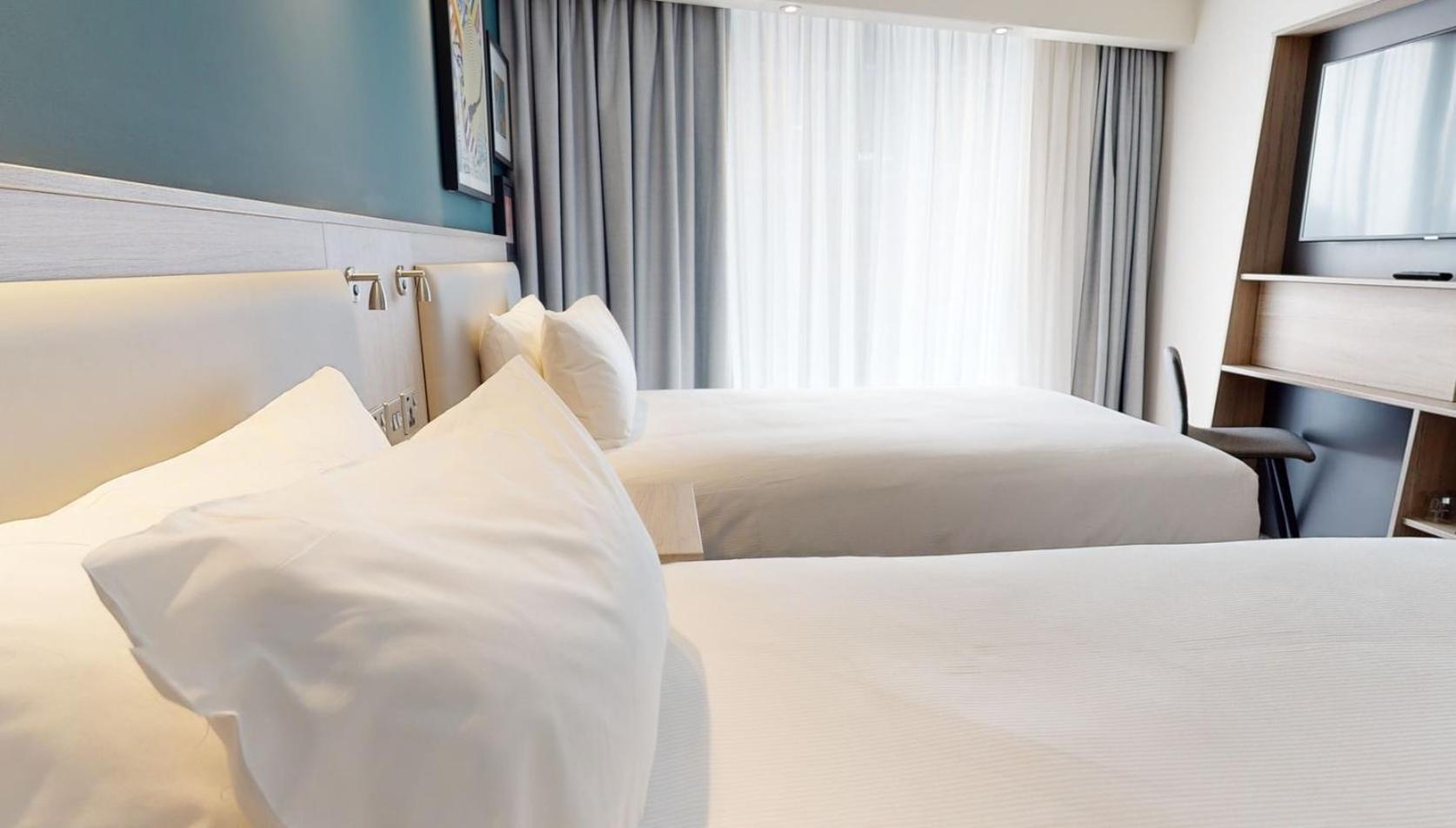 Queen Room with Single Bed - Photo 1