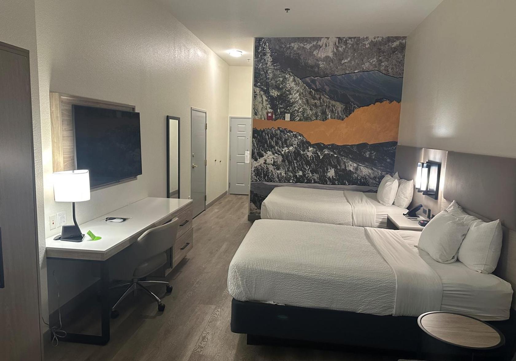 Queen Room with Two Queen Beds - Mobility Access/Non-Smoking - Photo 6