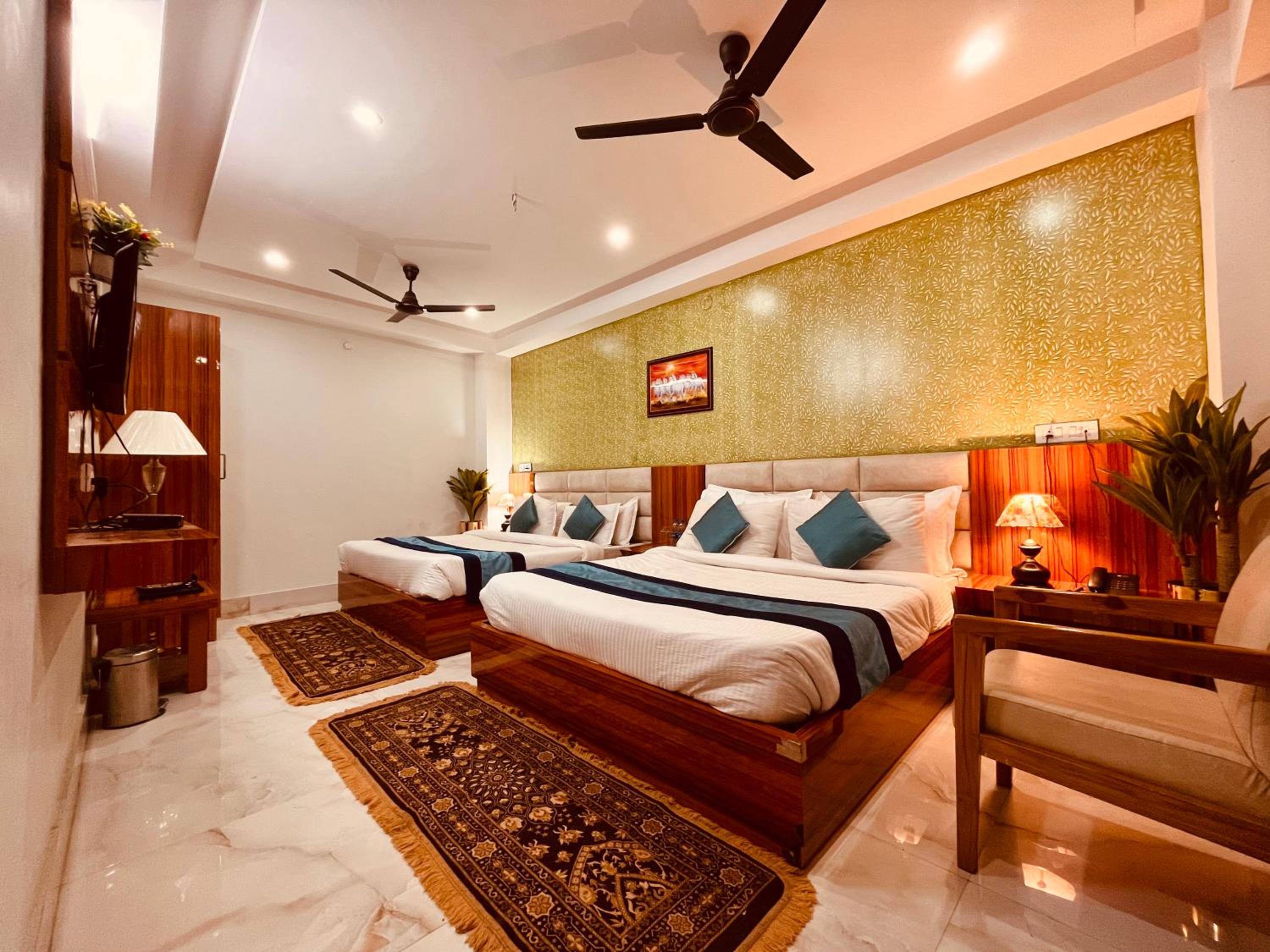 Deluxe Queen Room With Two Queen Beds