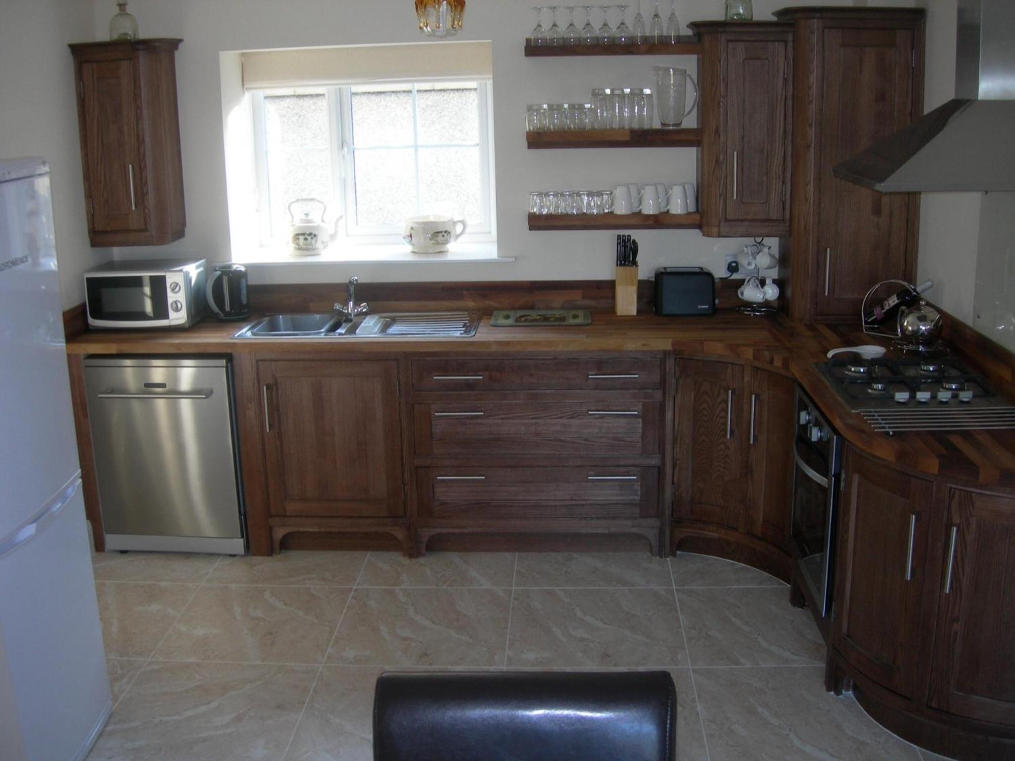 Three-Bedroom House photo 3