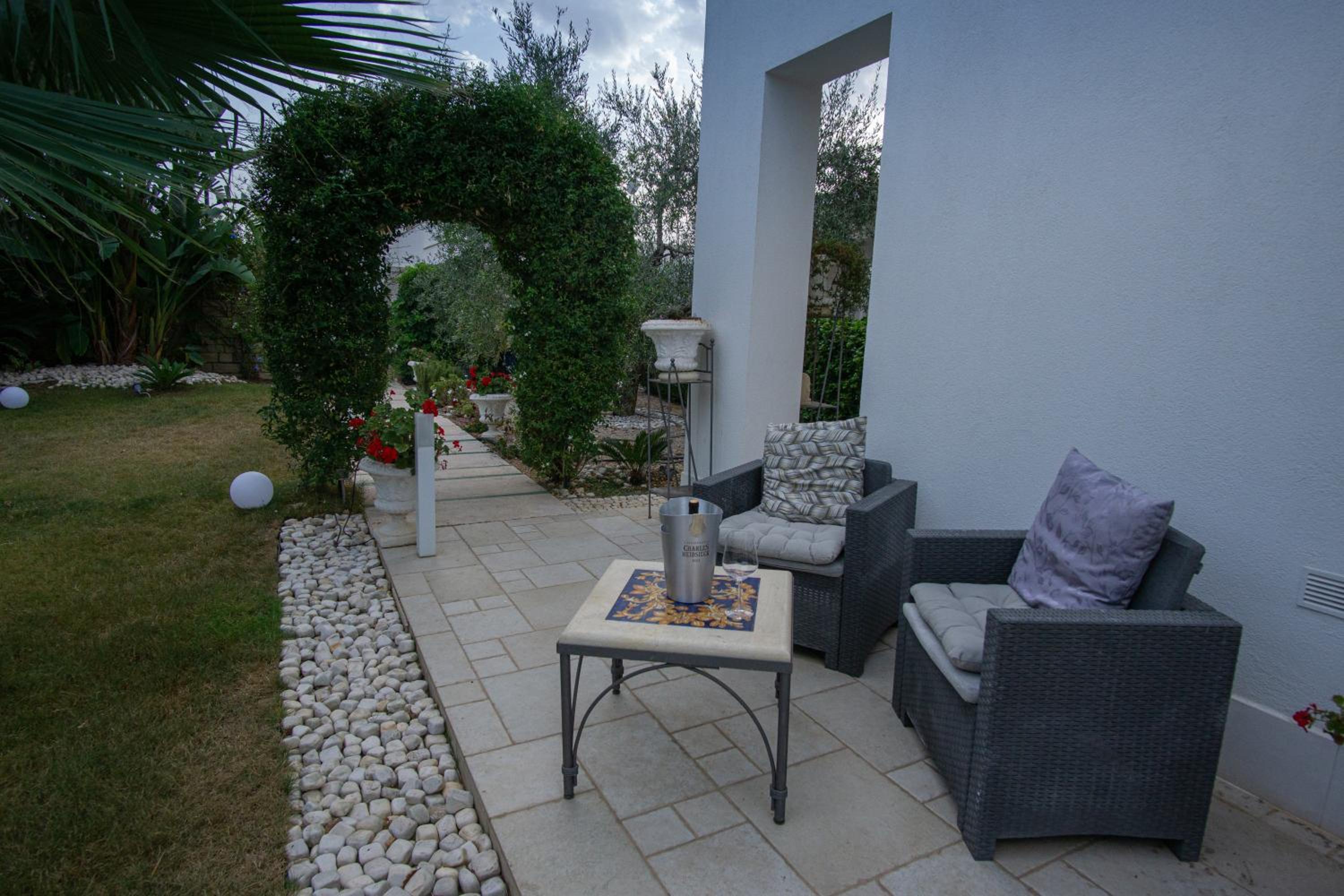 Villa with Garden View - Photo 48
