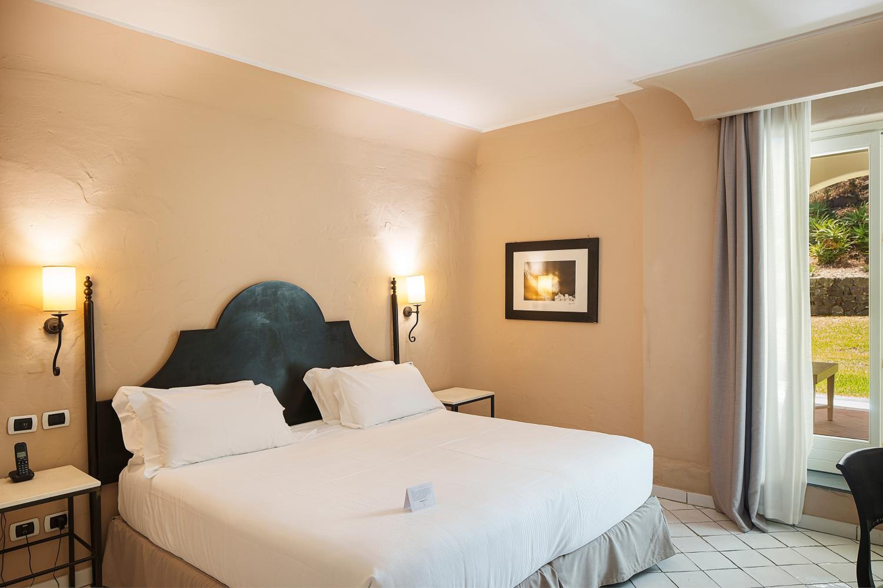 Superior Double or Twin Room with Terrace Garden View - Photo 1
