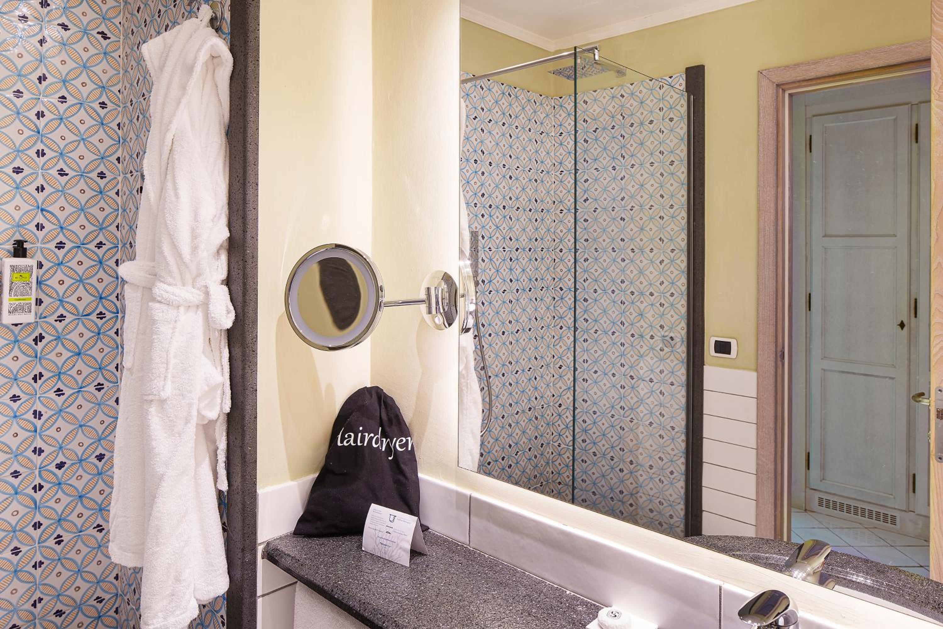 Superior Double or Twin Room with Terrace Garden View - Photo 6