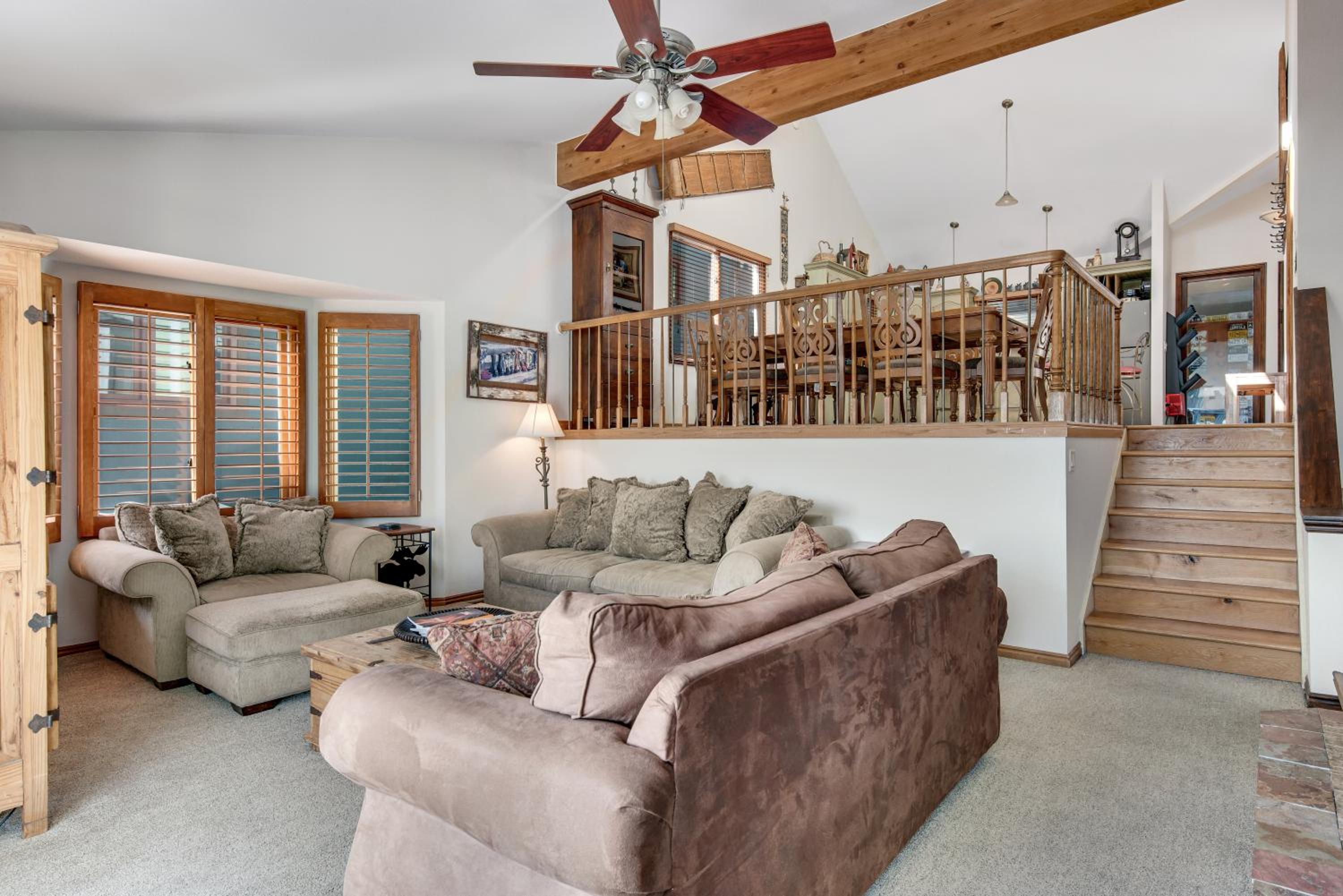 Eight-Bedroom House photo 3