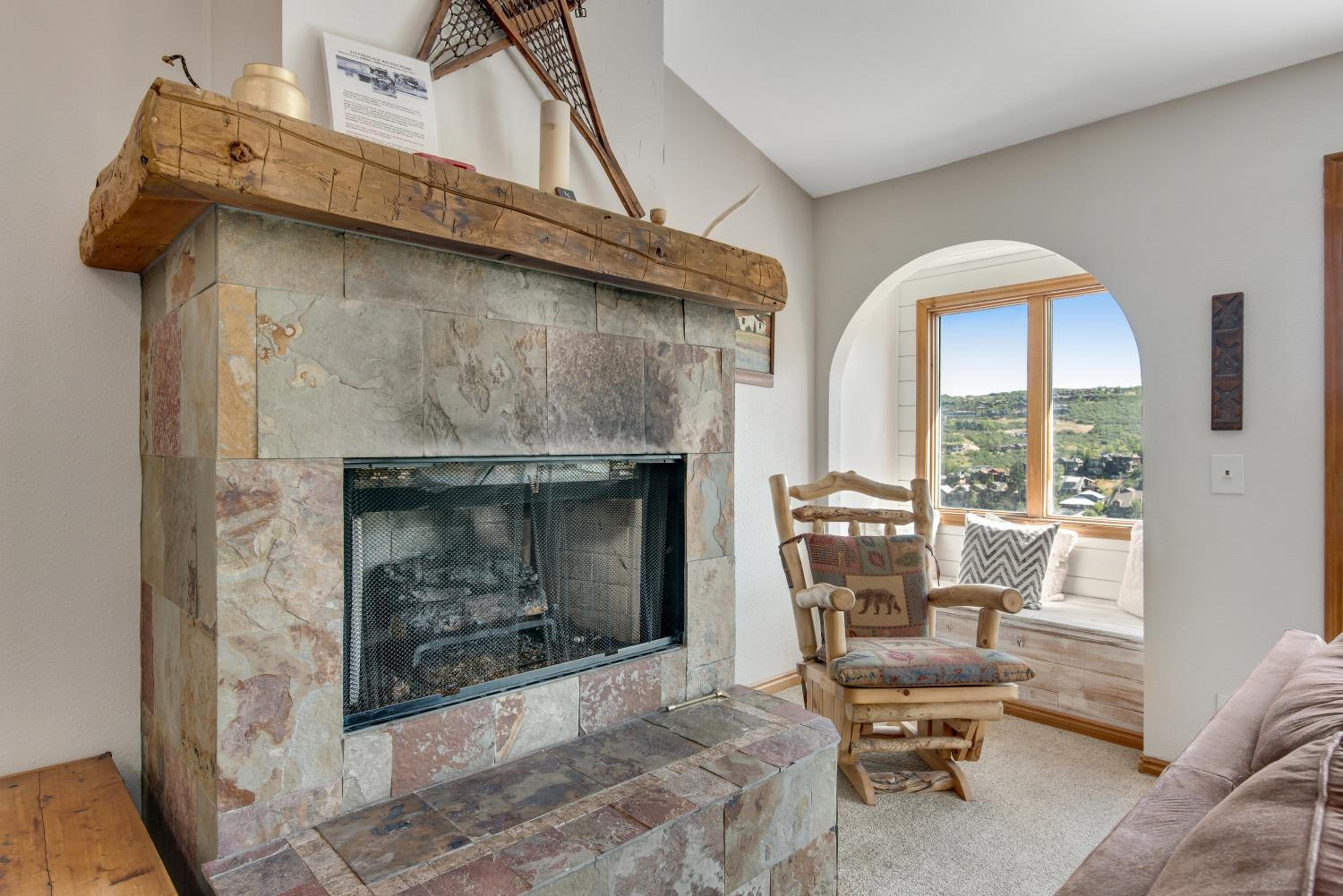 Eight-Bedroom House photo 1