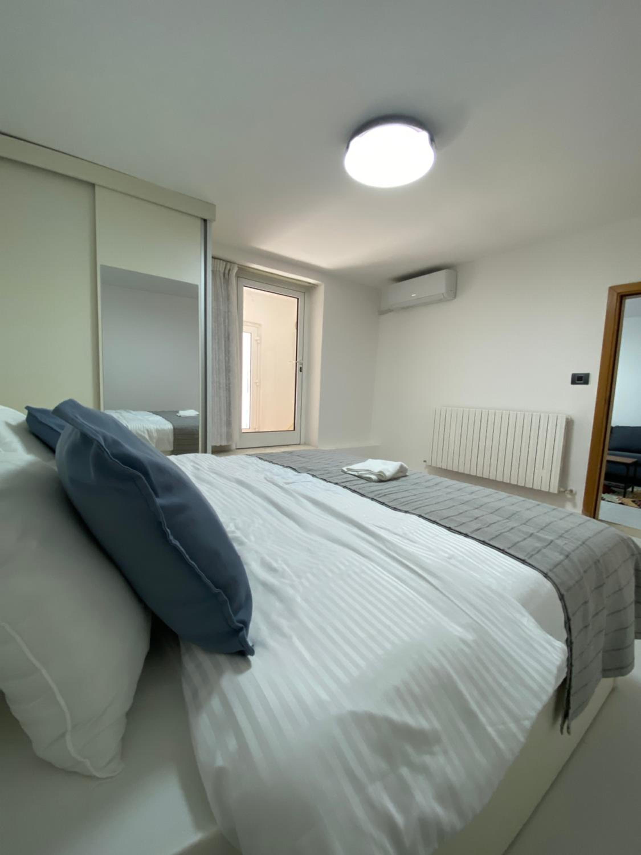 Studio Apartment - Photo 6