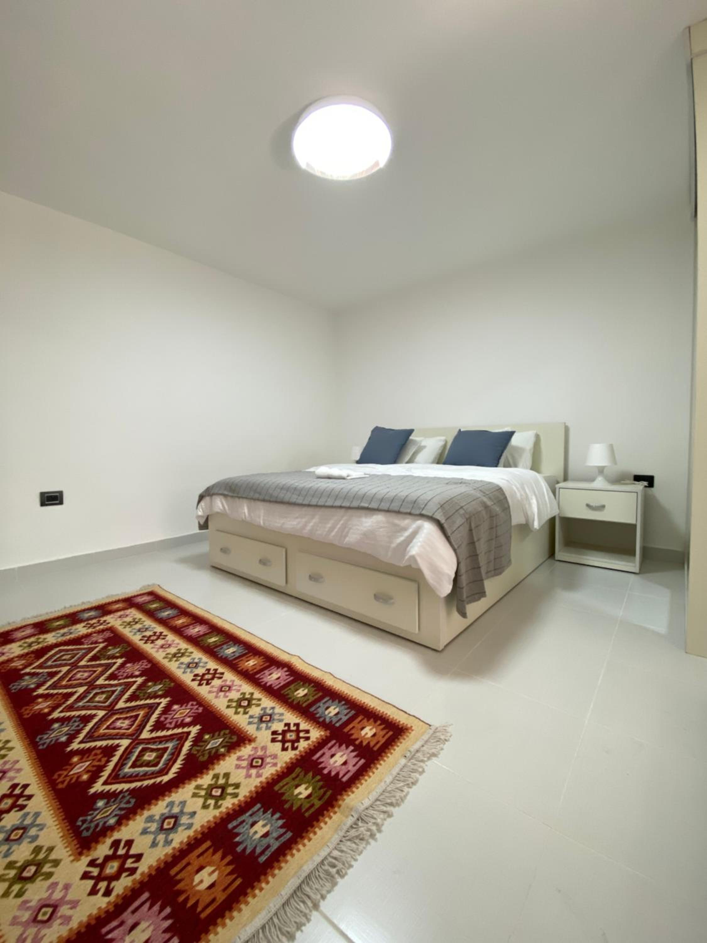 Studio Apartment - Photo 1