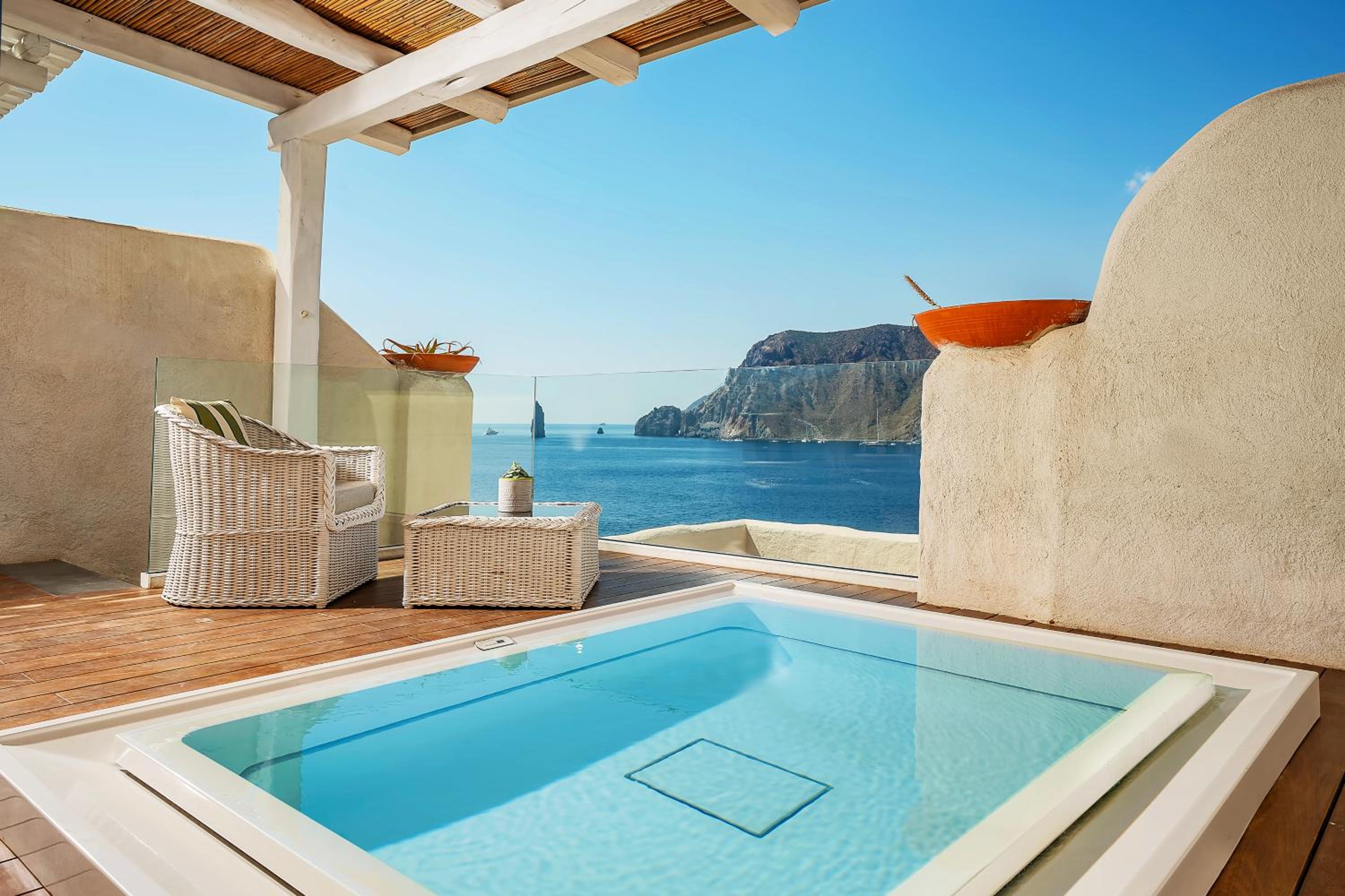 Suite with Hot Tub - Photo 8