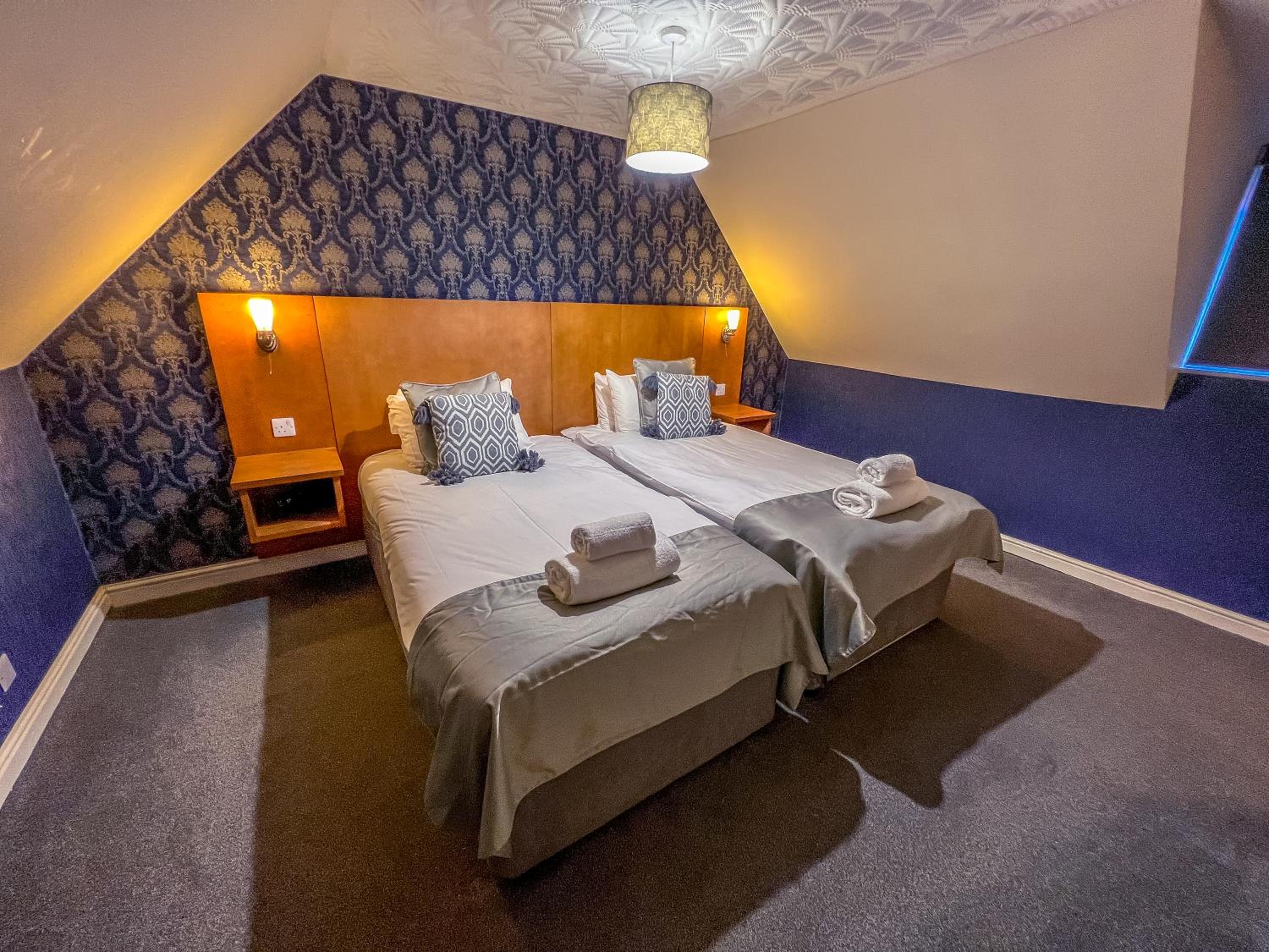 Deluxe Twin Room