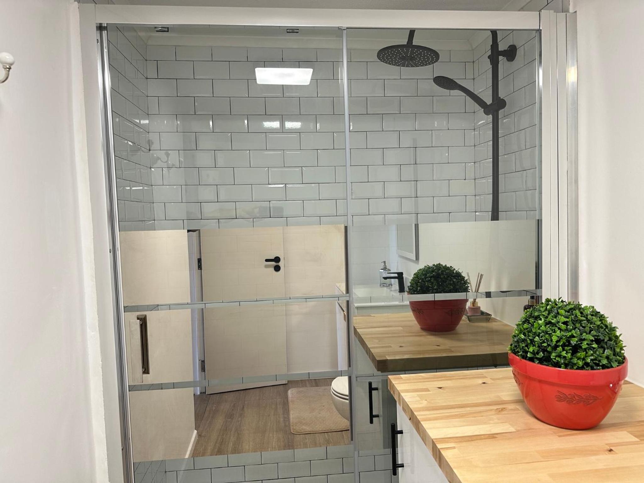 Triple Room with Private Bathroom - Photo 10