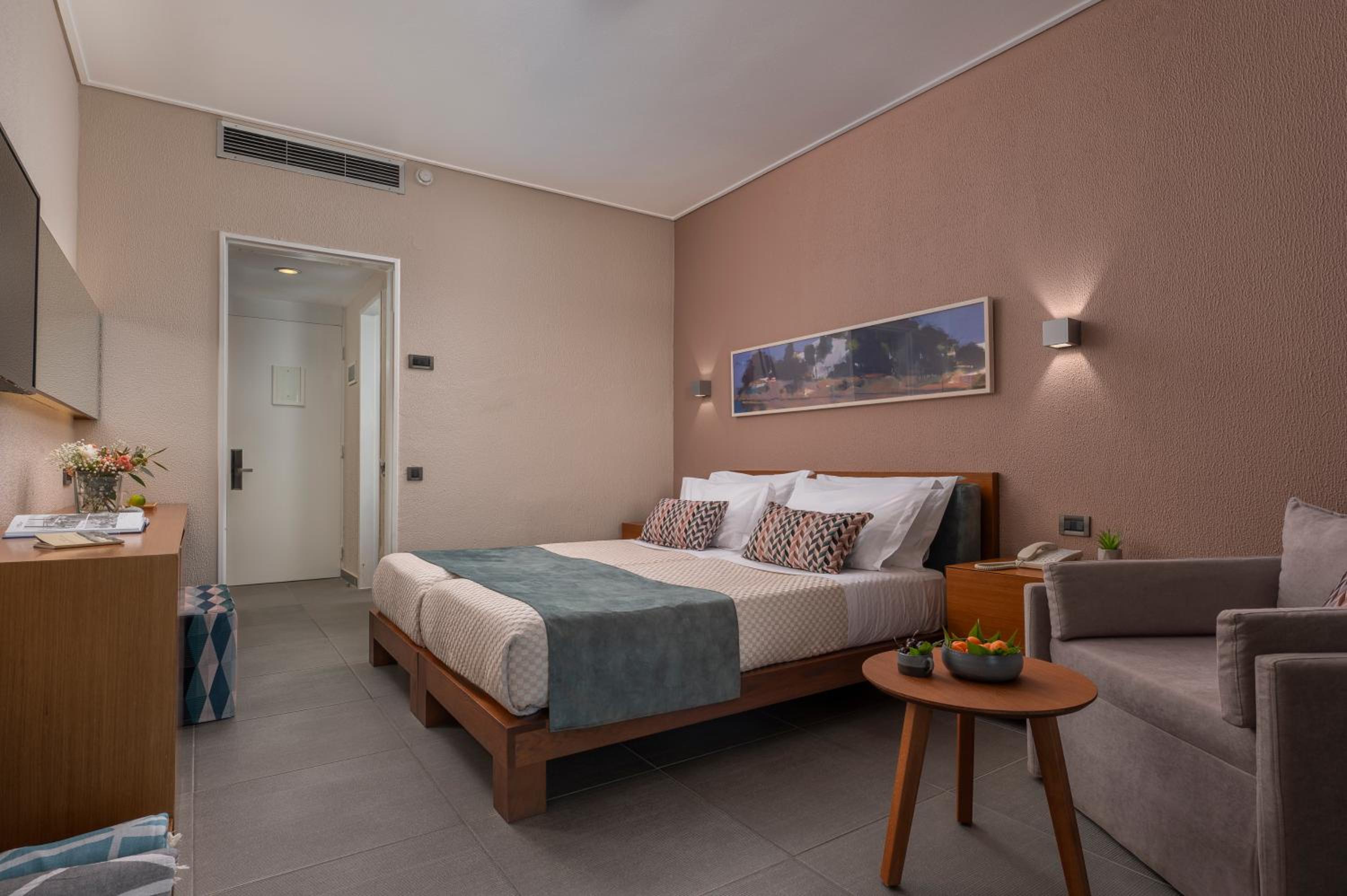 Superior Room with Koukounaries Beach View - Photo 5