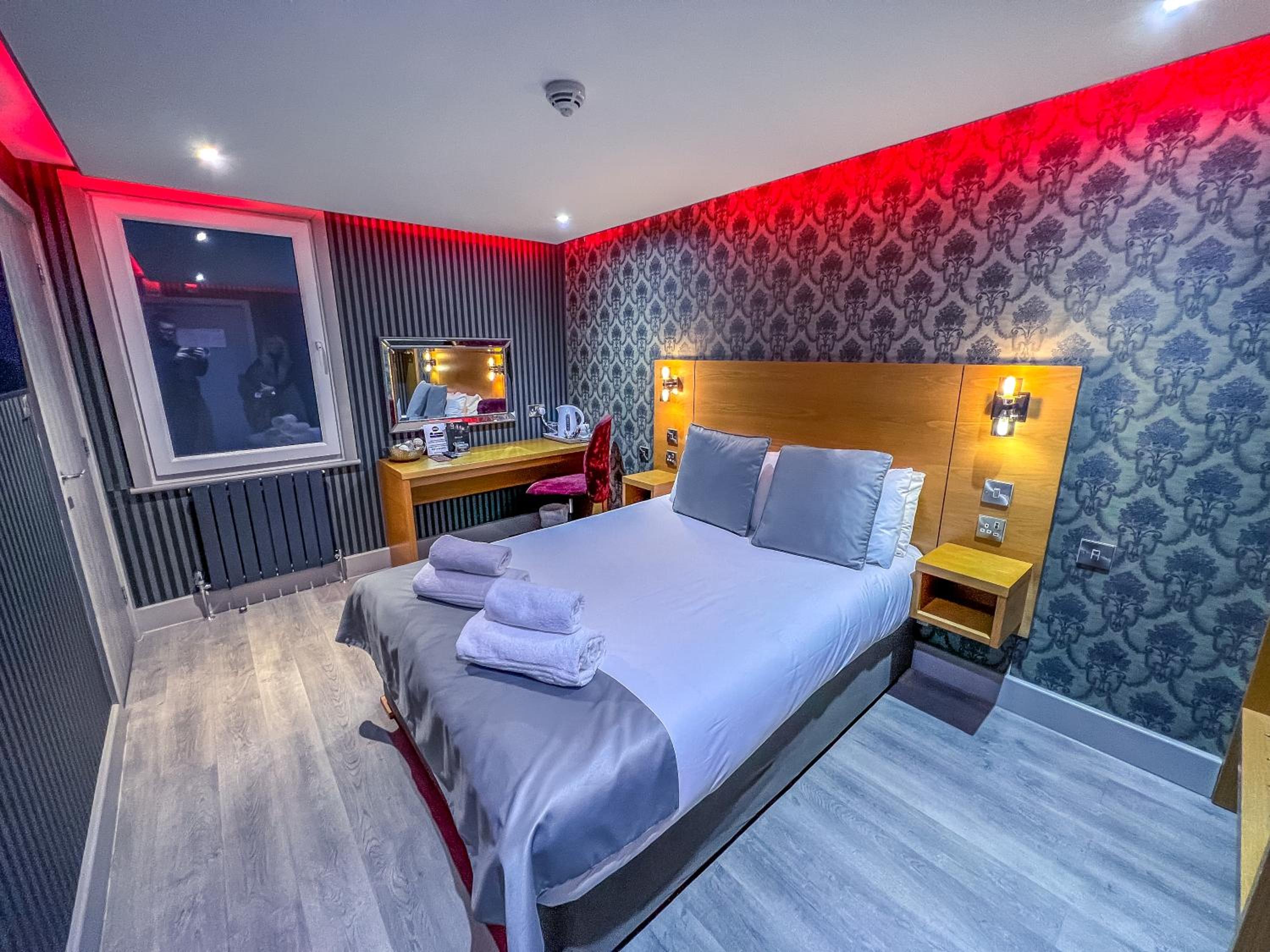 Deluxe Double Room with Shower