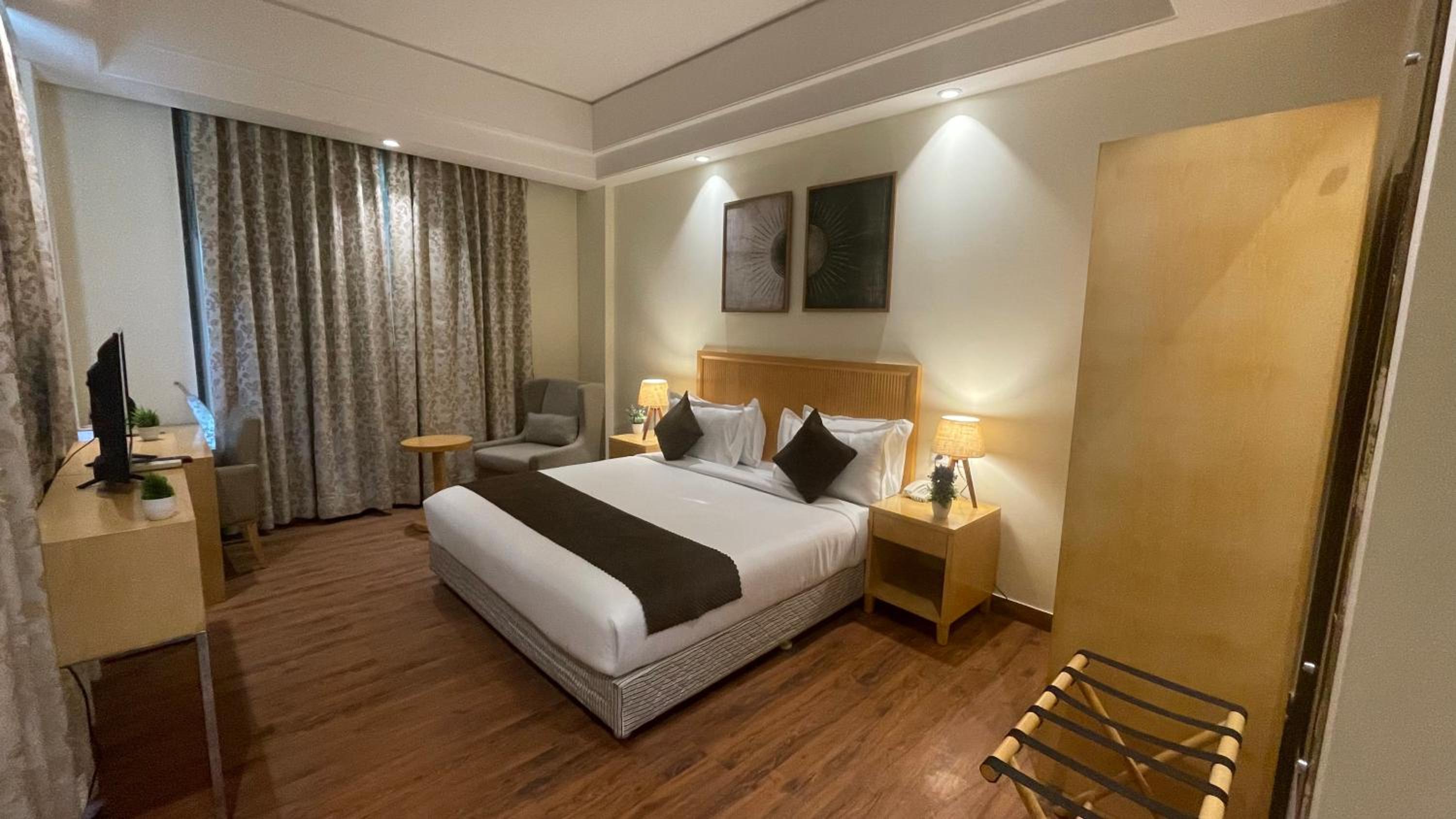 Day Use Room for 6 Hours, From 10 AM to 6 PM