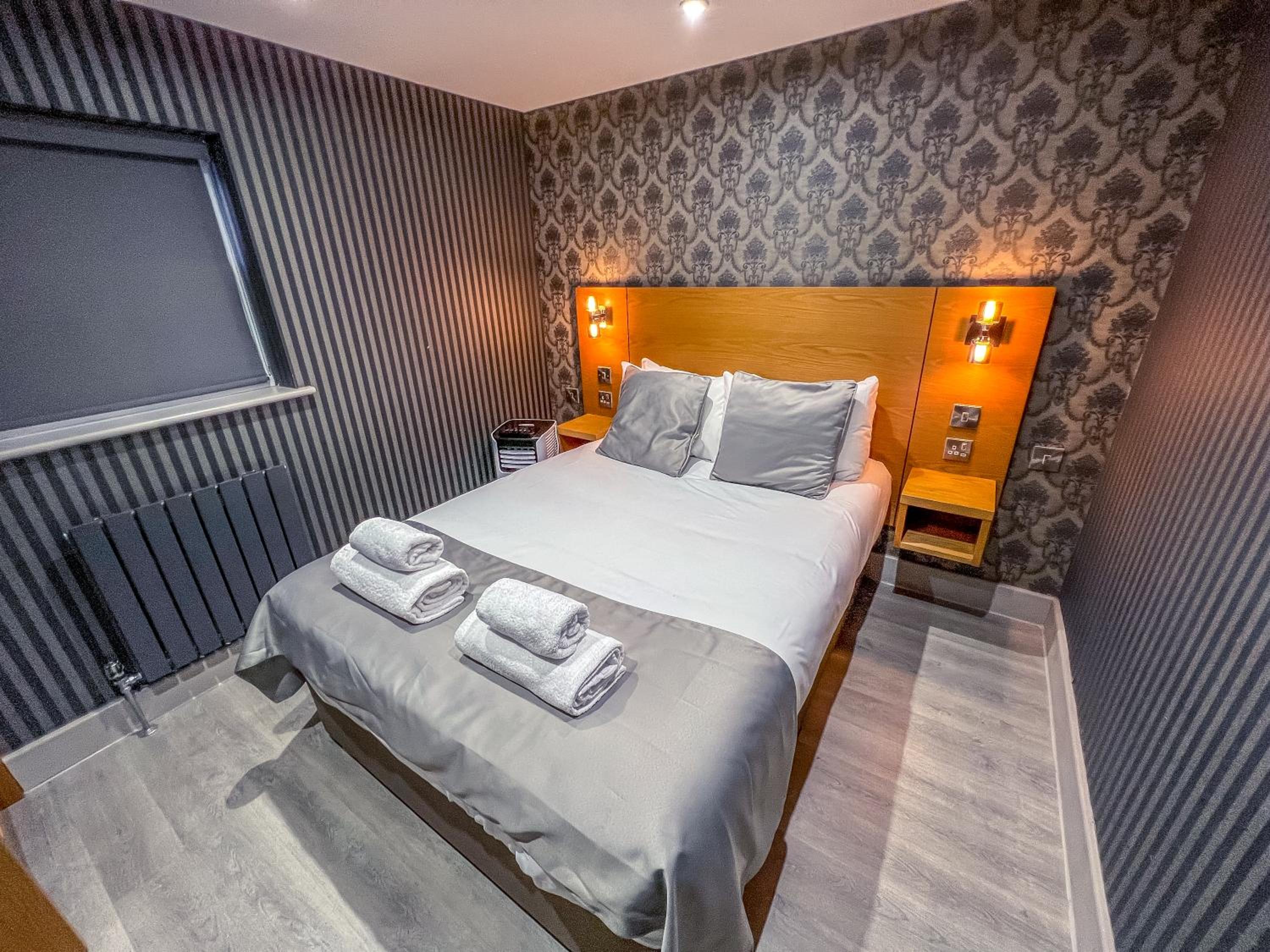 Deluxe Double Room with Bath photo 3