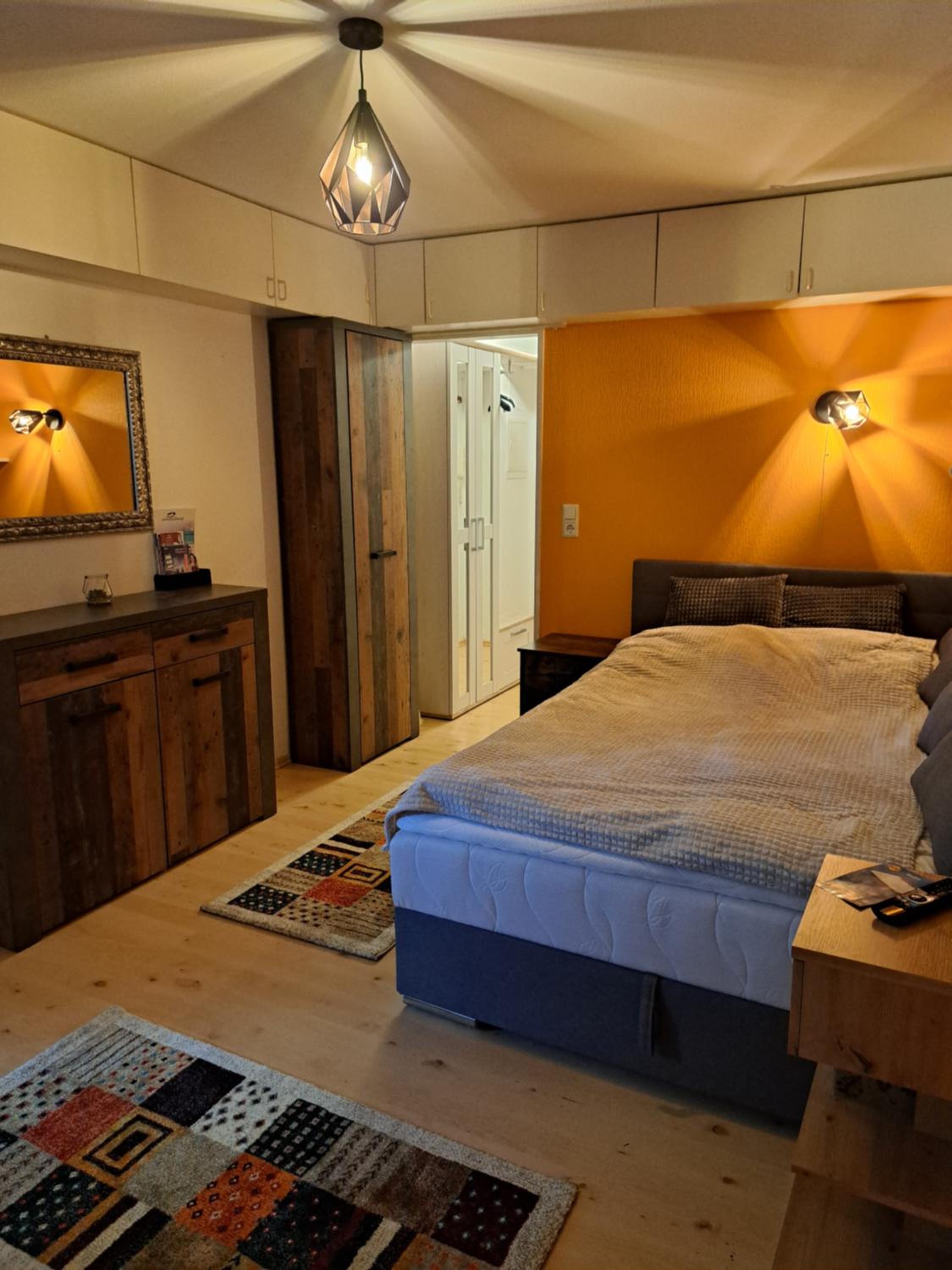 One-Bedroom Apartment photo 1