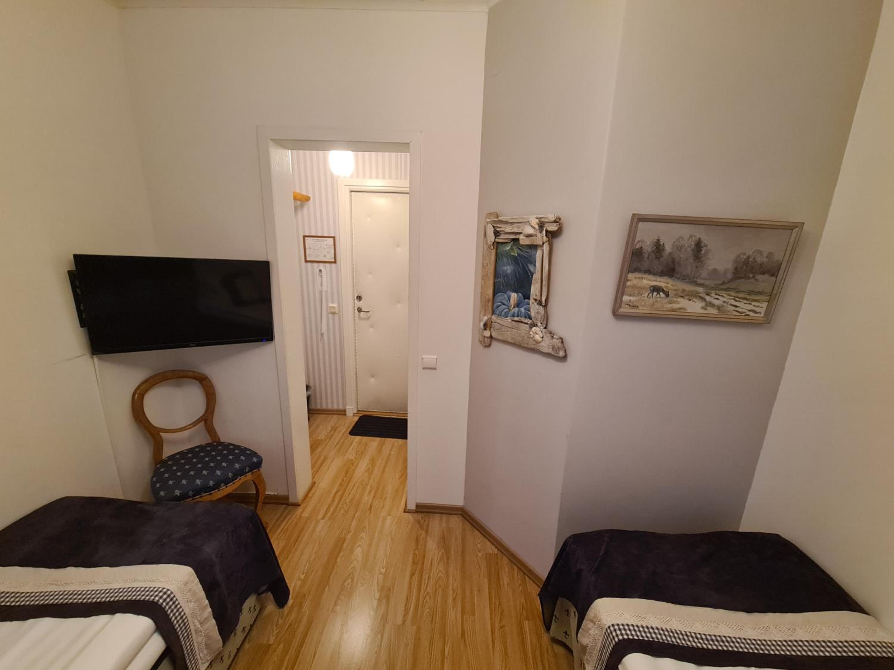 Standard Twin Room with Private Bathroom photo 3