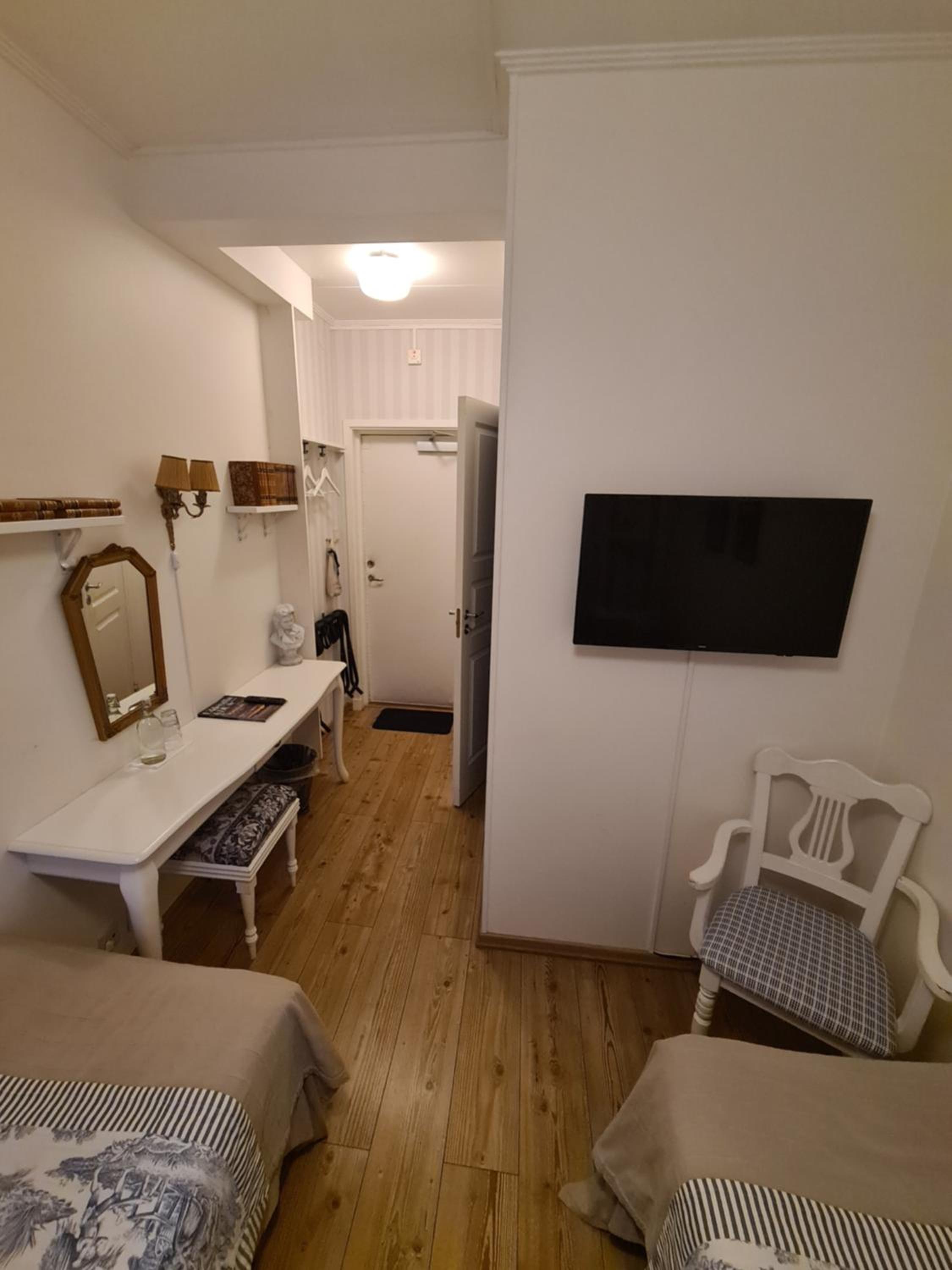 Standard Twin Room with Private Bathroom photo 2