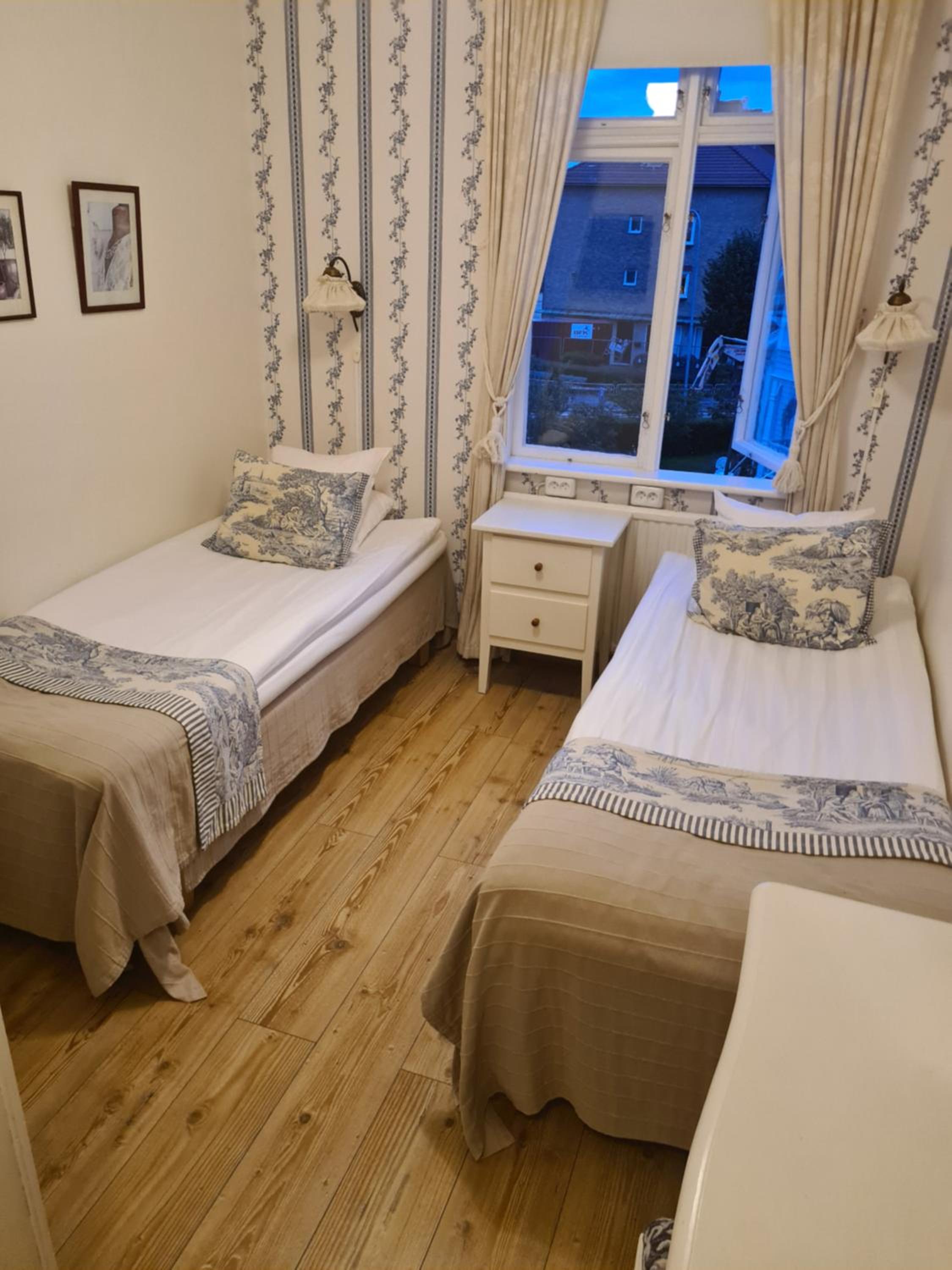 Standard Twin Room with Private Bathroom photo 3