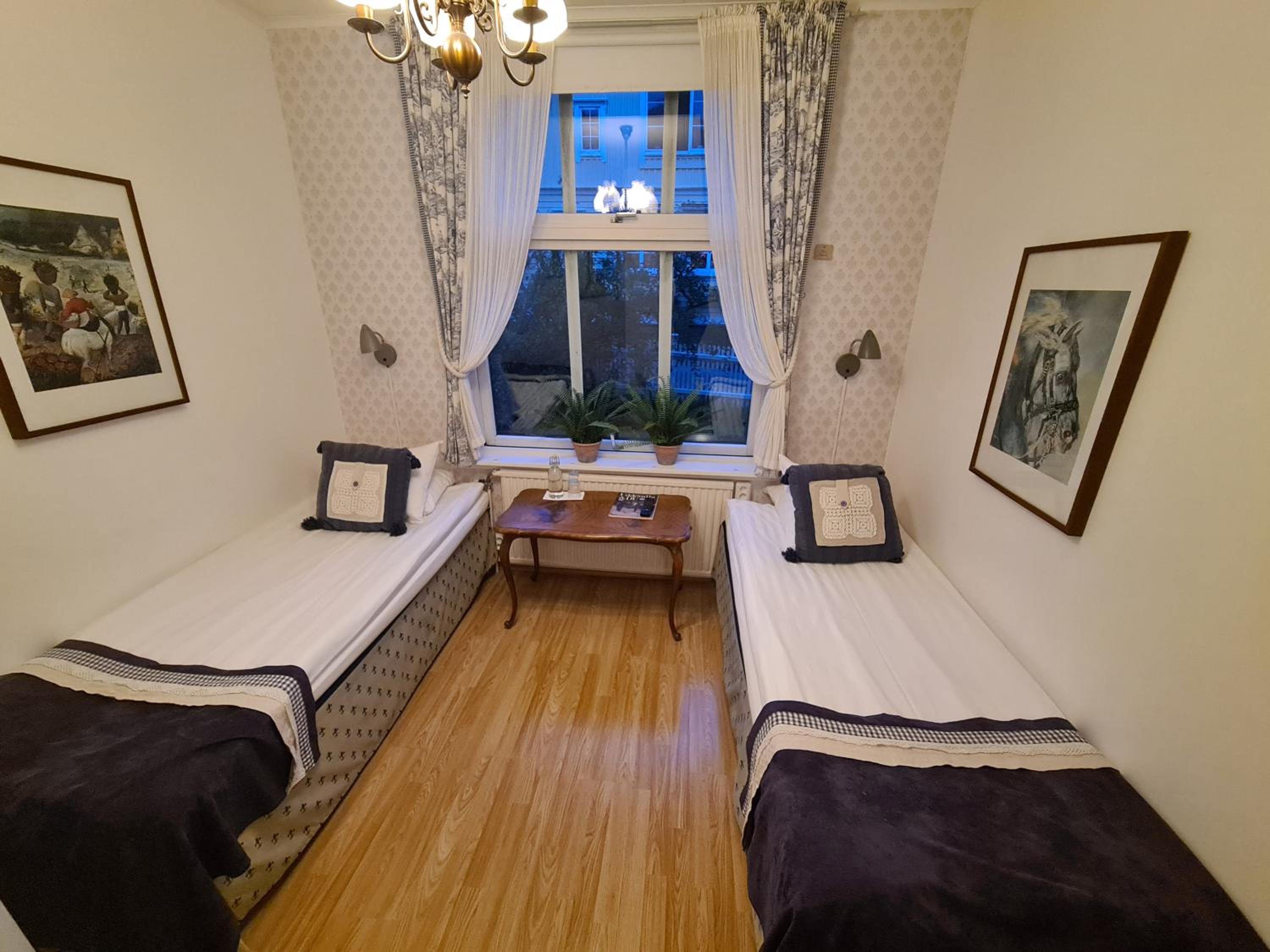 Standard Twin Room with Private Bathroom photo 1