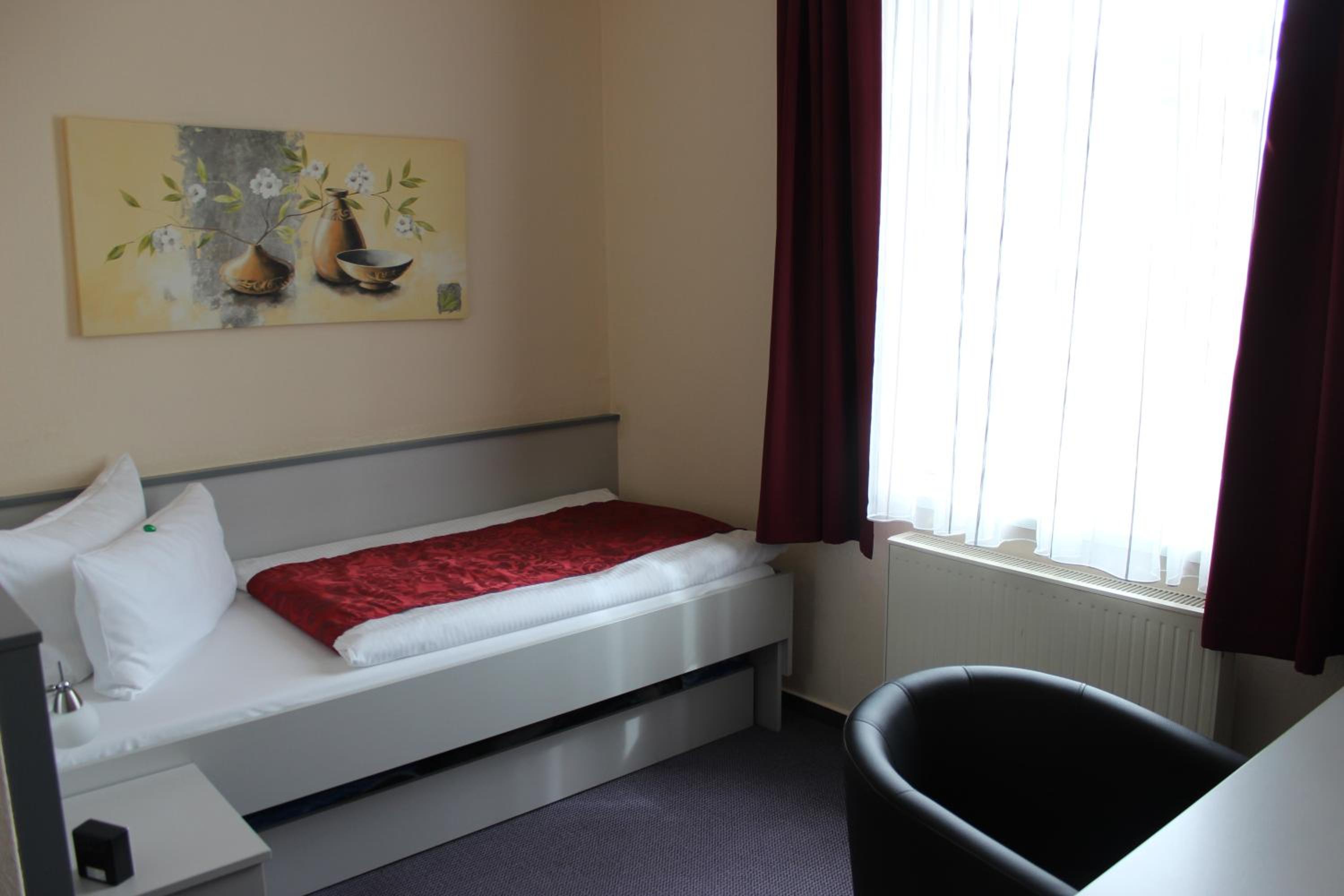 Single Room photo 3