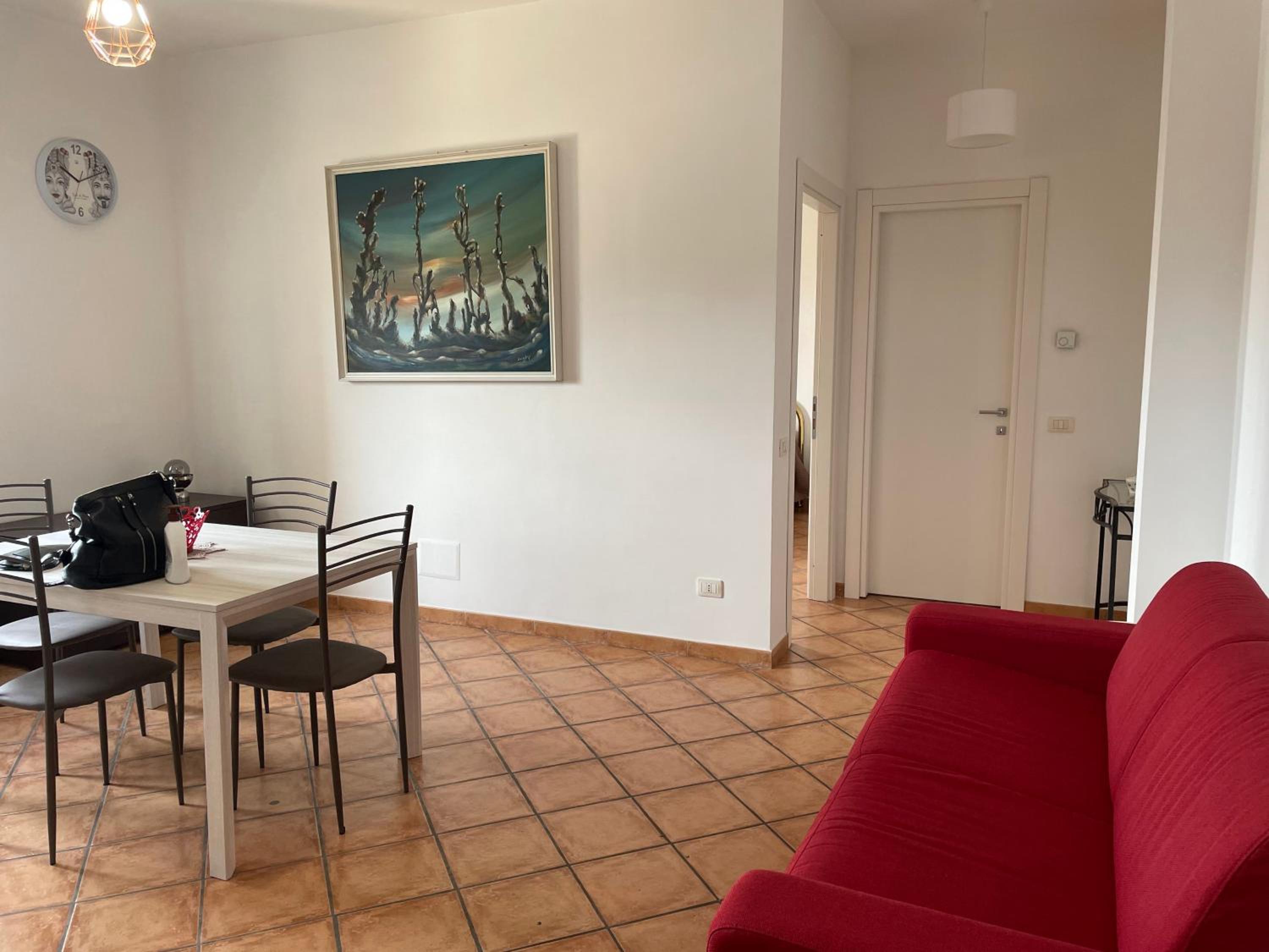One-Bedroom Apartment photo 2