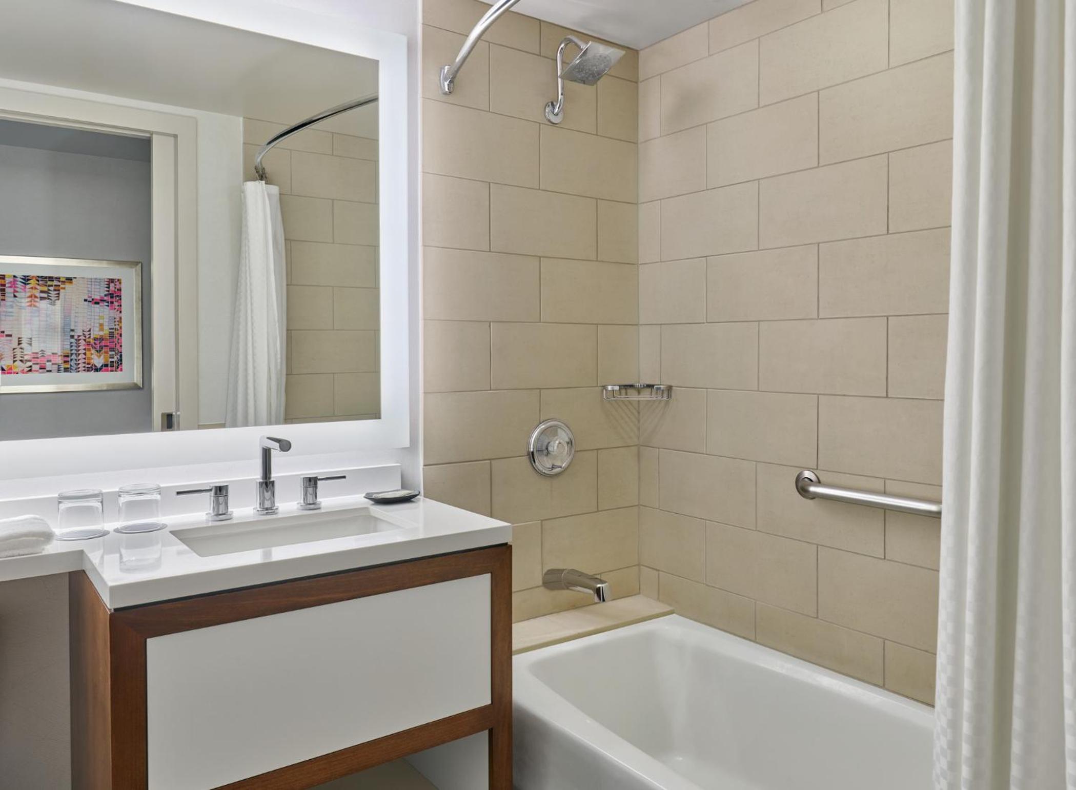 Classic Double Guest Room with Two Double Bed - Photo 4