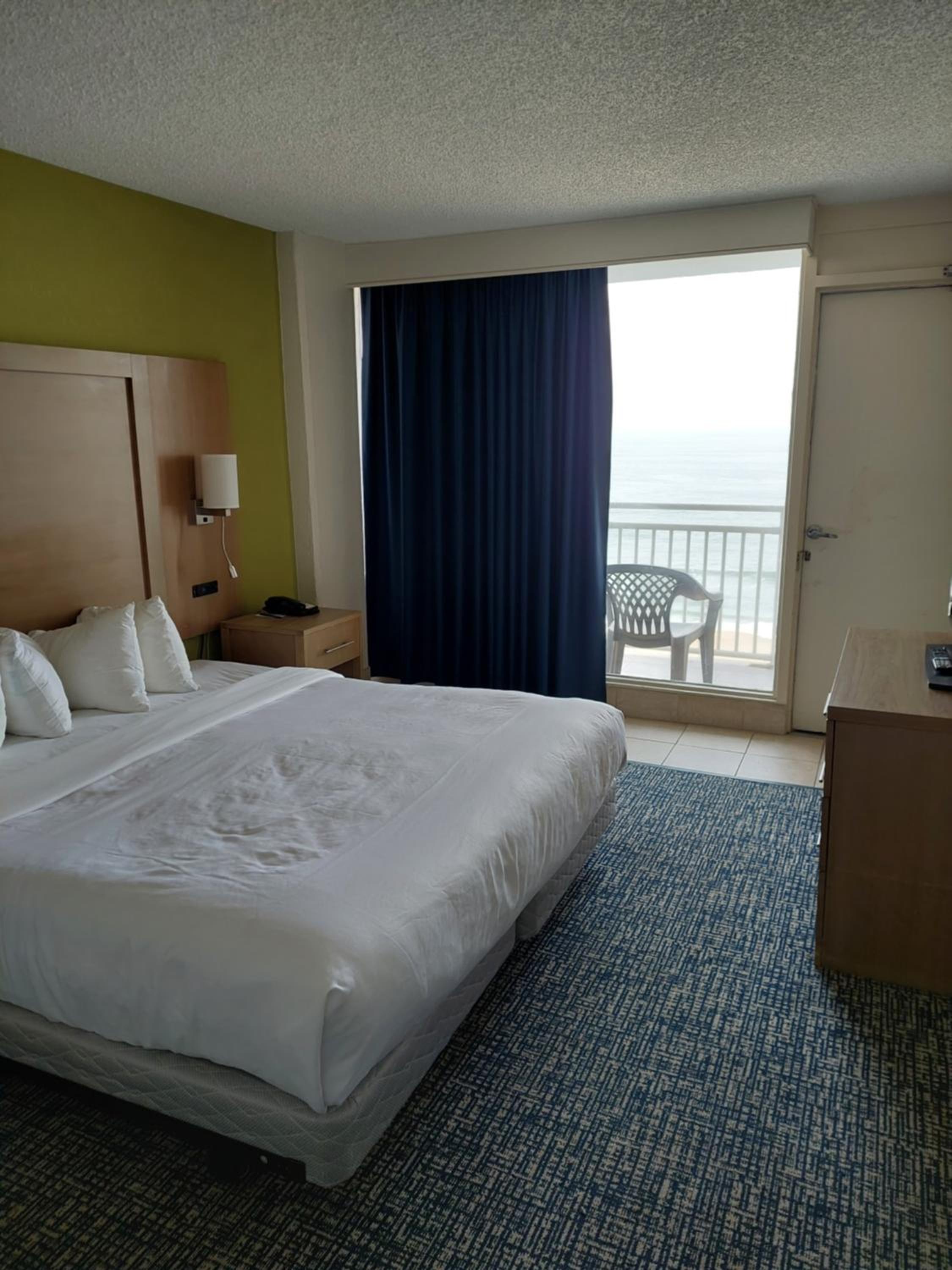 King Suite with Sofa Bed- Disability Access - Non-Smoking - Photo 1