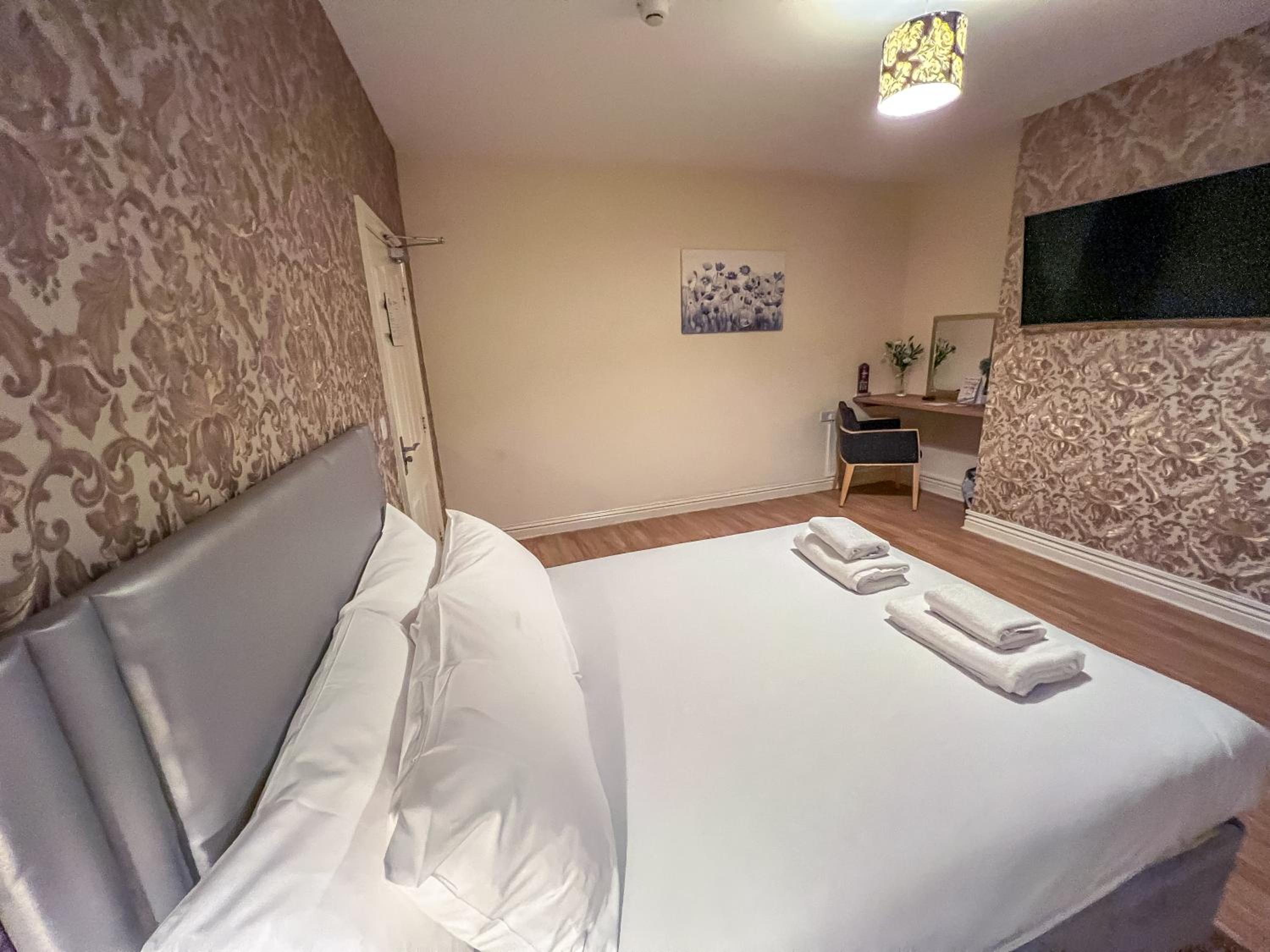 Double Room With Shared Bathroom Annex