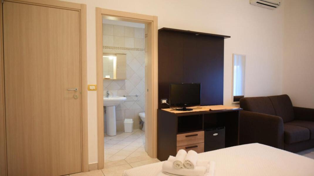 Comfort Triple Room photo 3