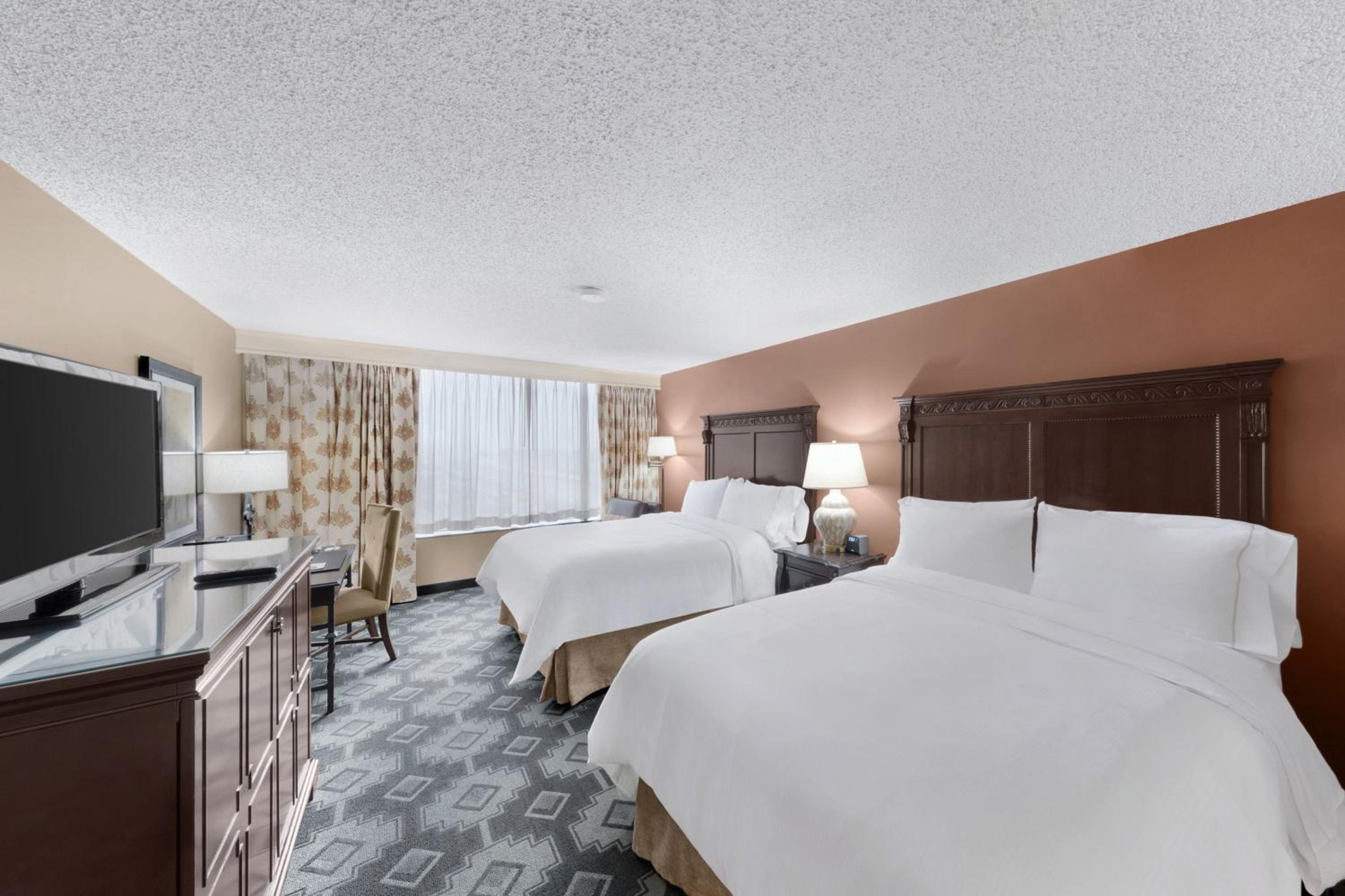 Deluxe Queen Room with Two Queen Beds - Photo 3