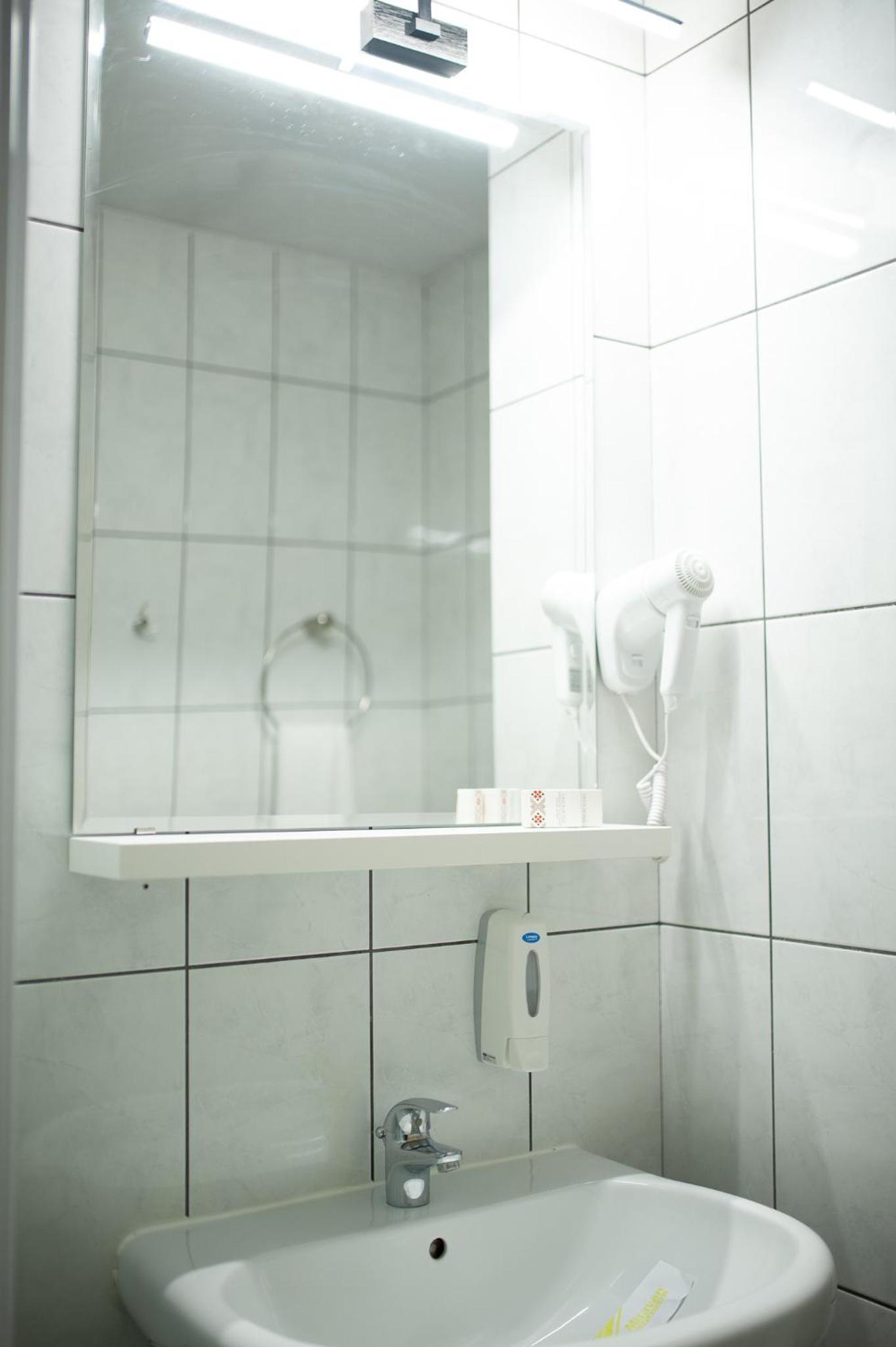Standard Double Room - Photo 27