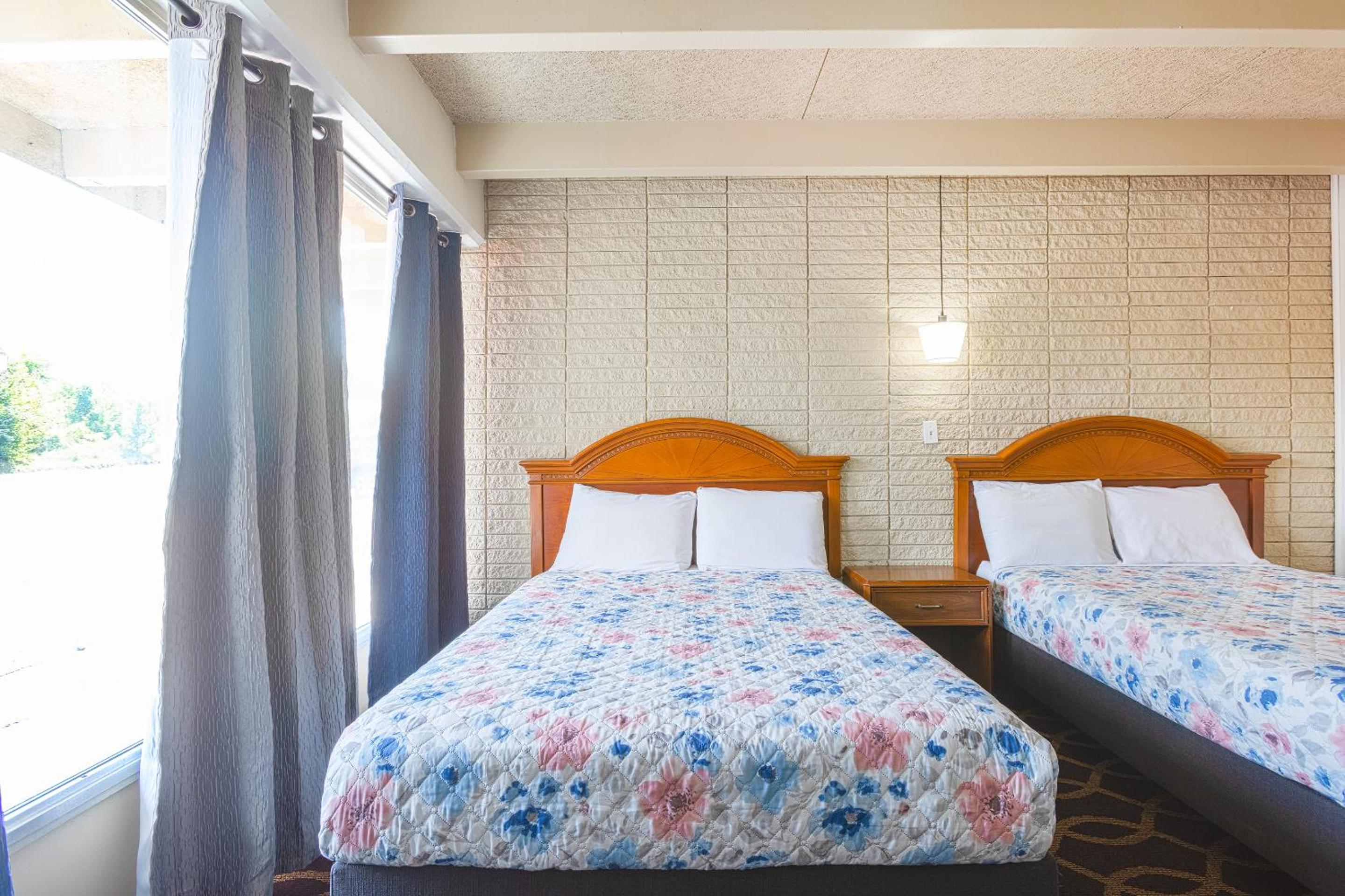 2 Queen Beds Non-Smoking - Photo 3
