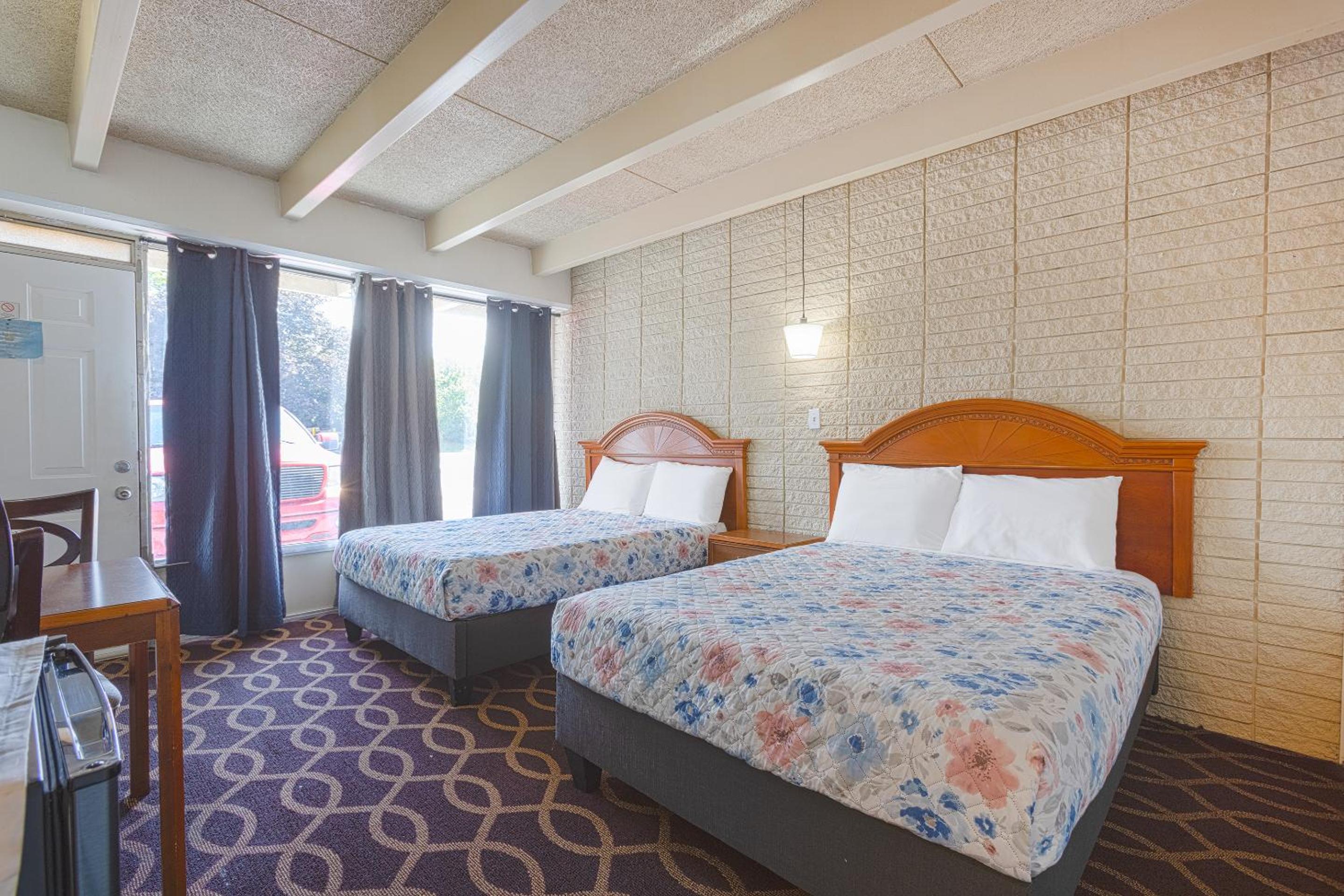 2 Queen Beds Non-Smoking - Photo 2