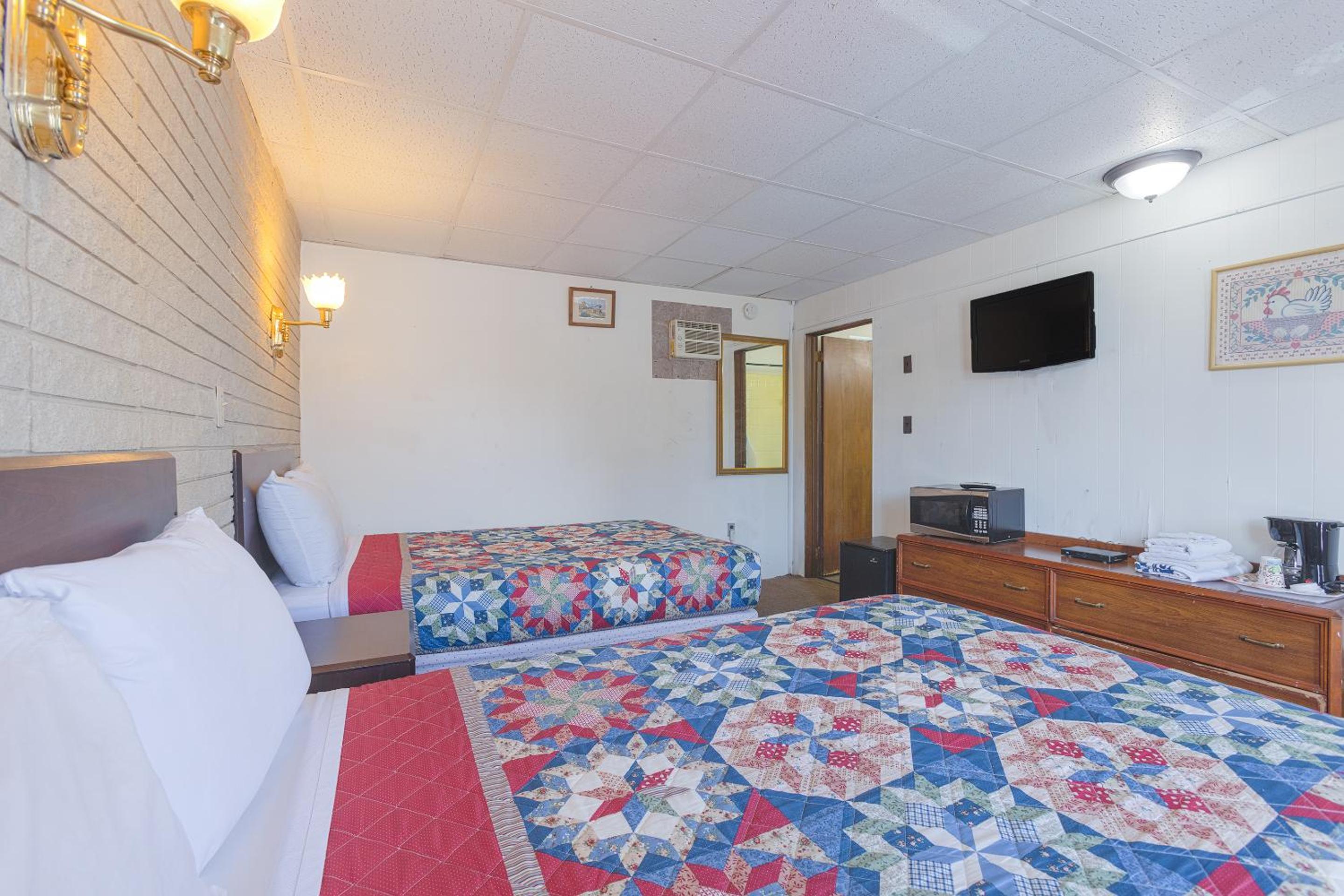 Double Room with Two Double Beds - Photo 3