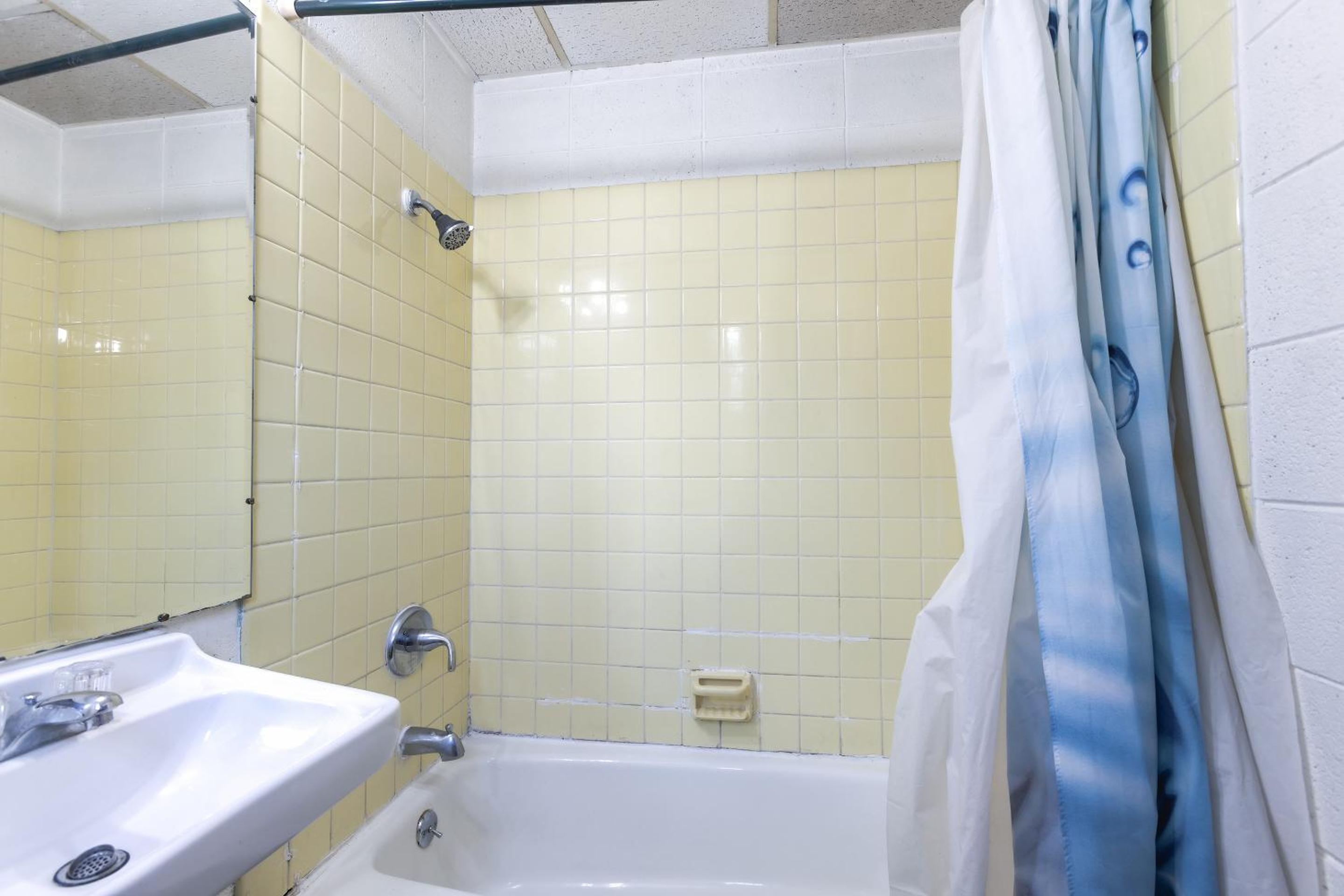 Double Room with Two Double Beds - Photo 7