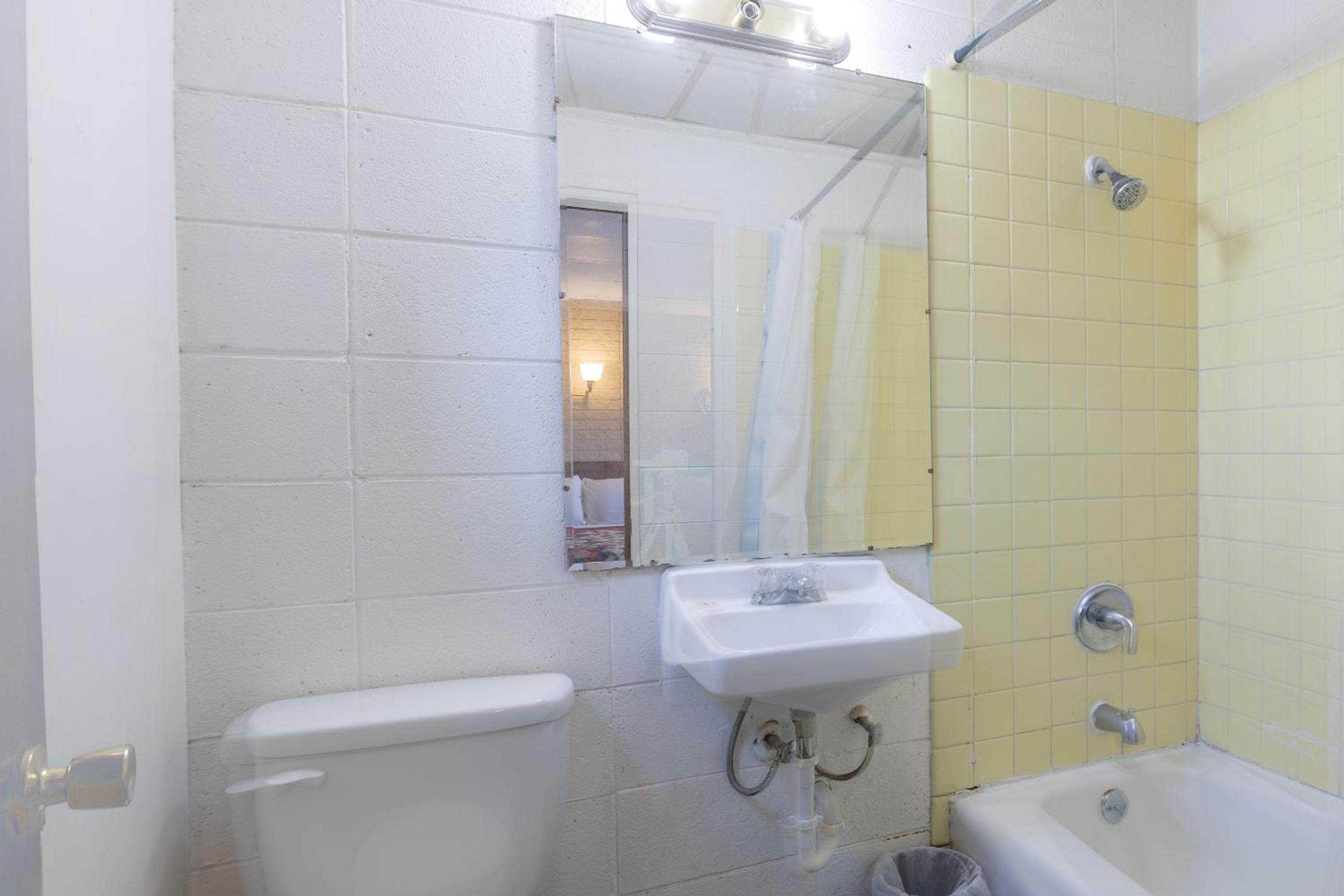 Double Room with Two Double Beds - Photo 6