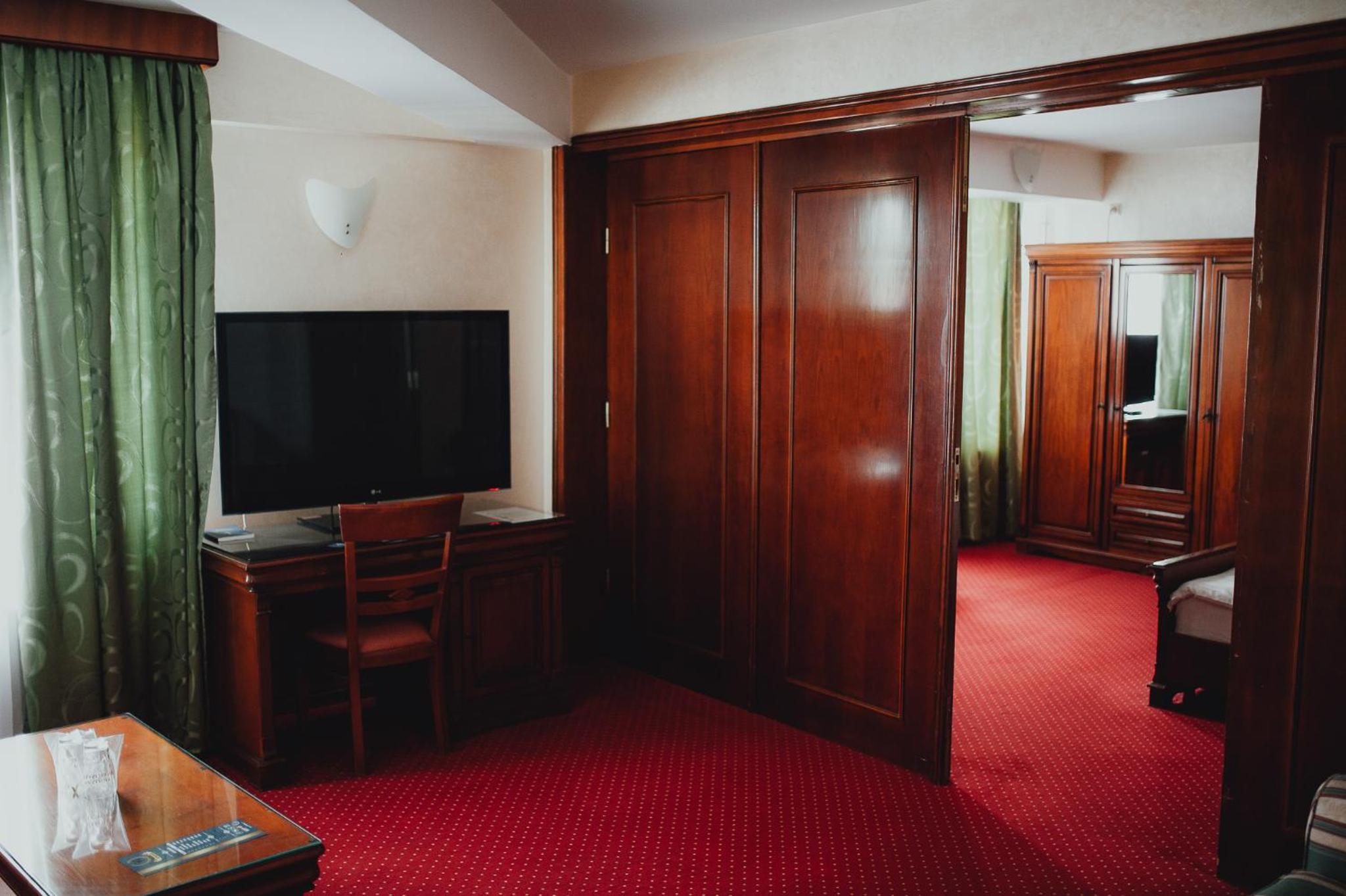 Superior One-Bedroom Suite - Photo 8