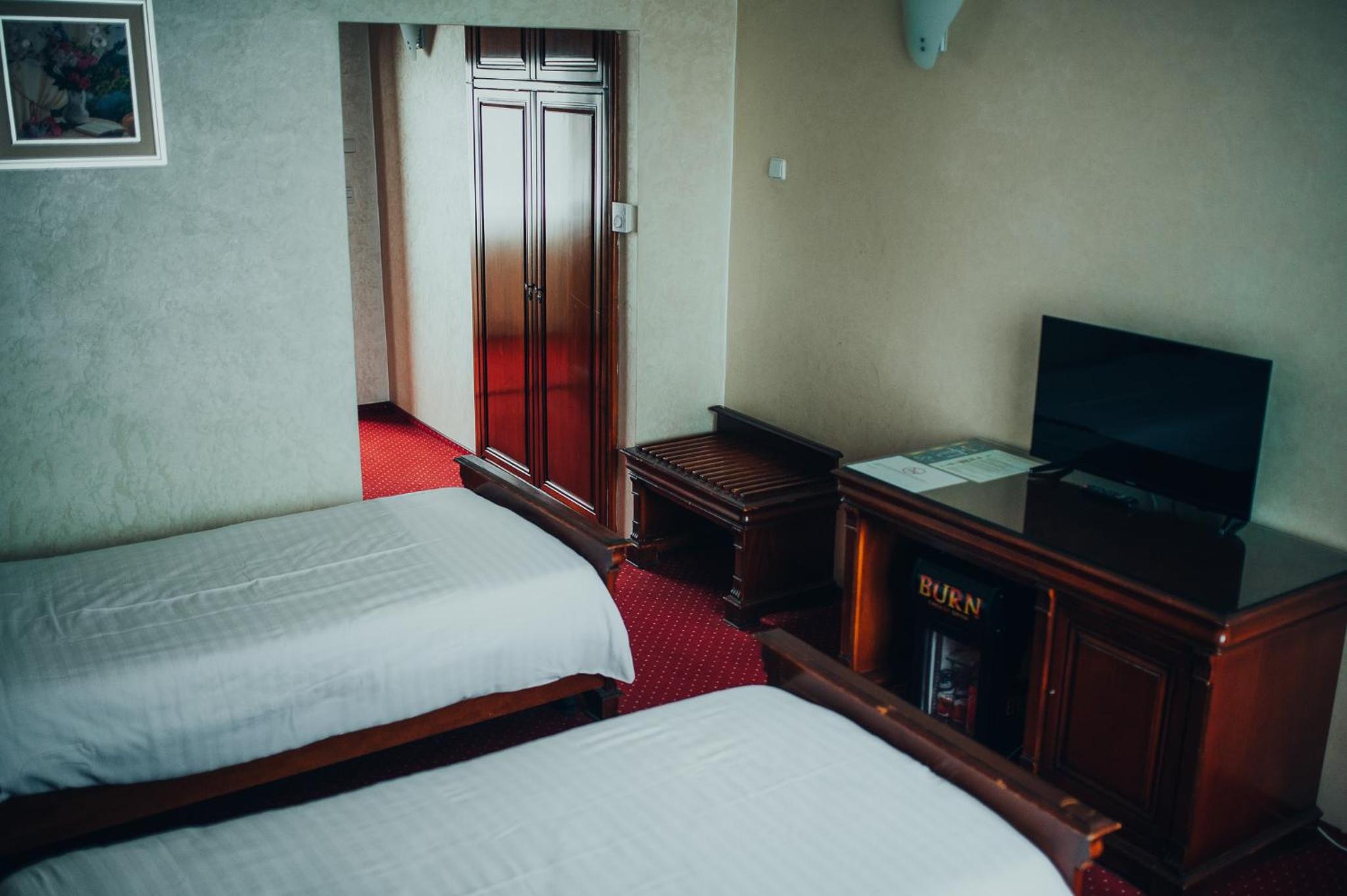 Standard Twin Room - Photo 8