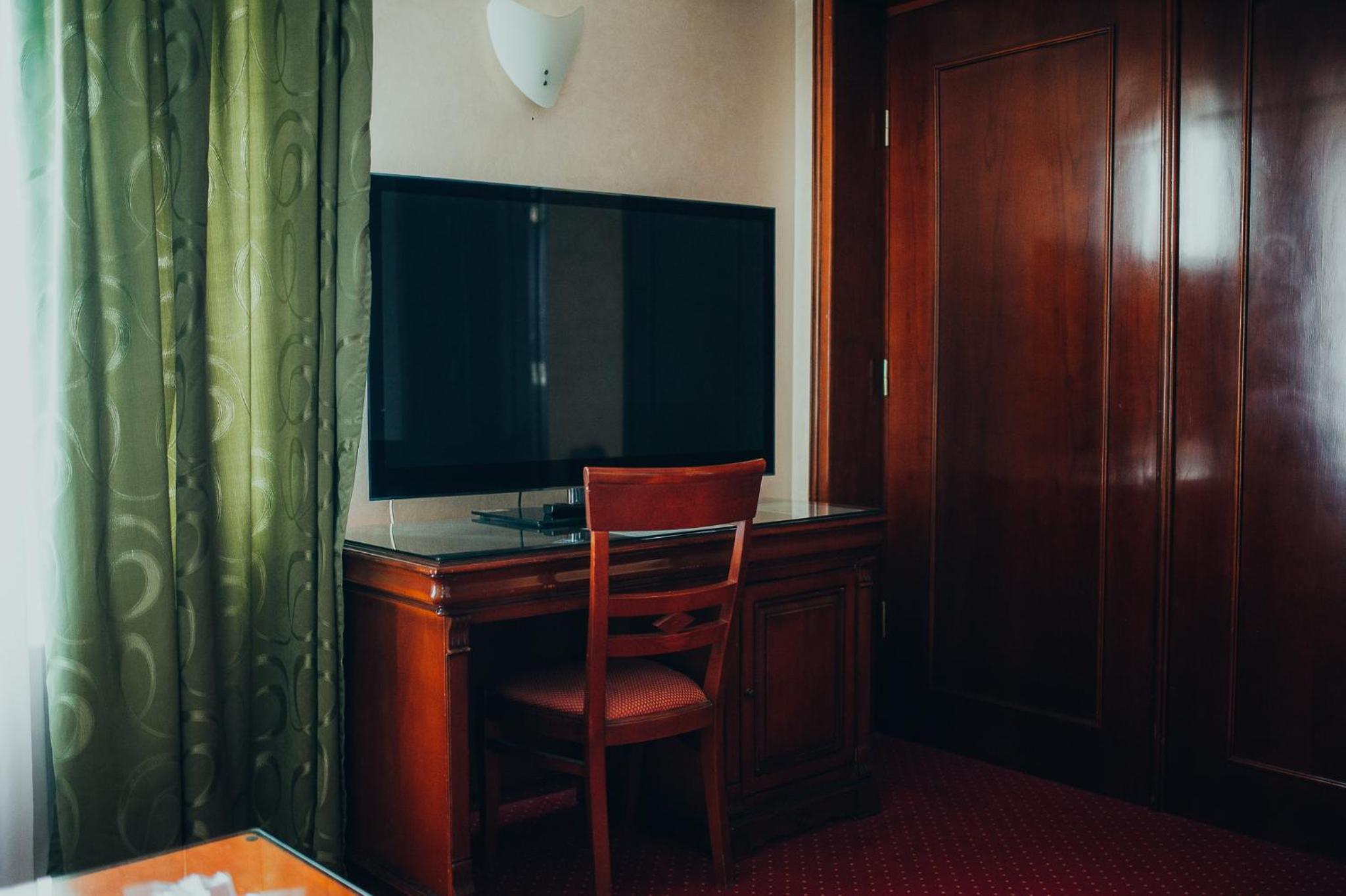 Superior One-Bedroom Suite - Photo 10