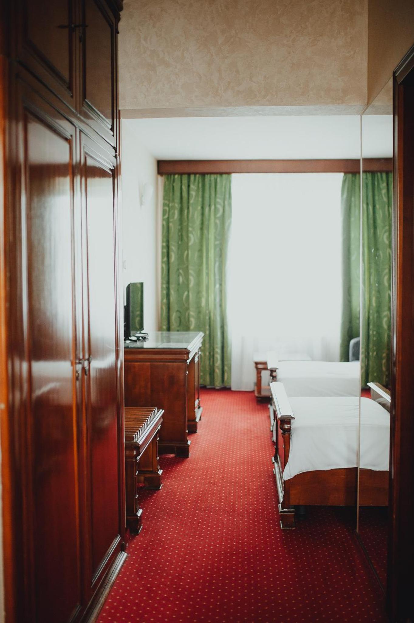 Standard Twin Room - Photo 4