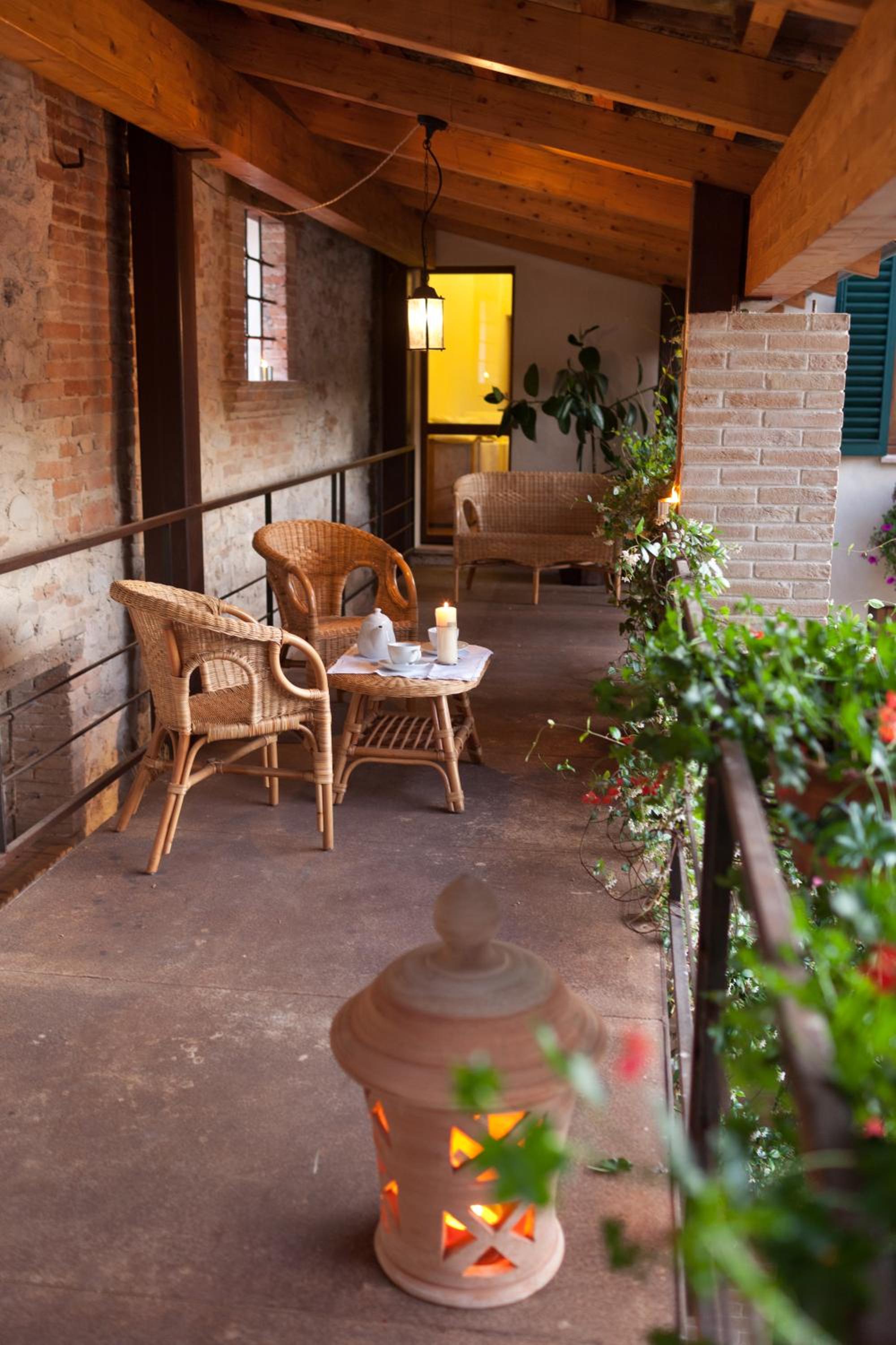 Suite - Photo 16