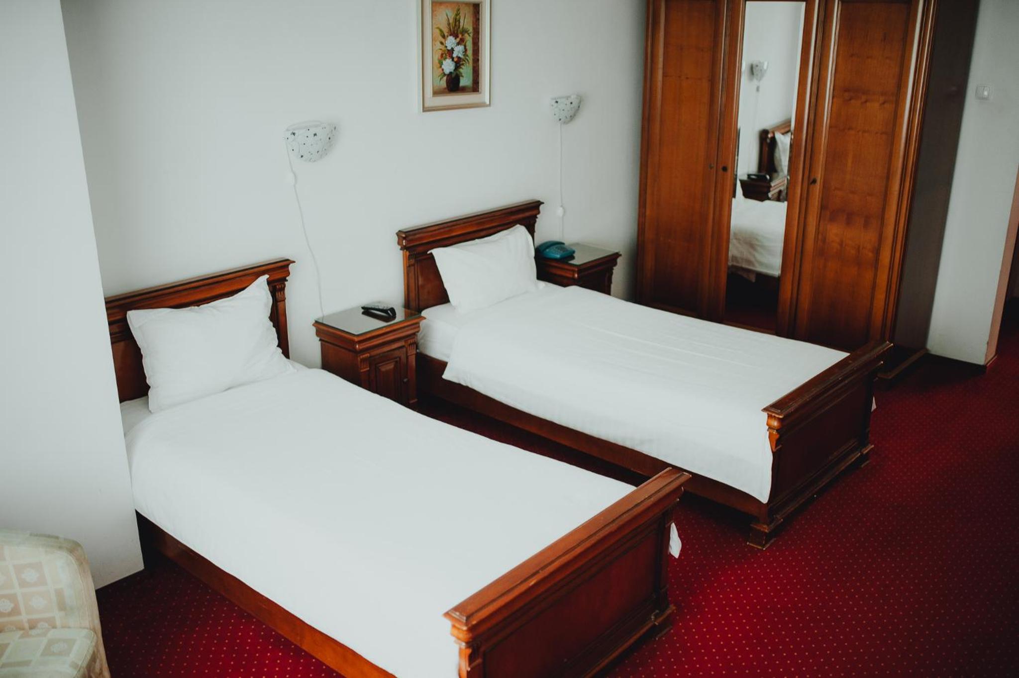Standard Twin Room - Photo 17