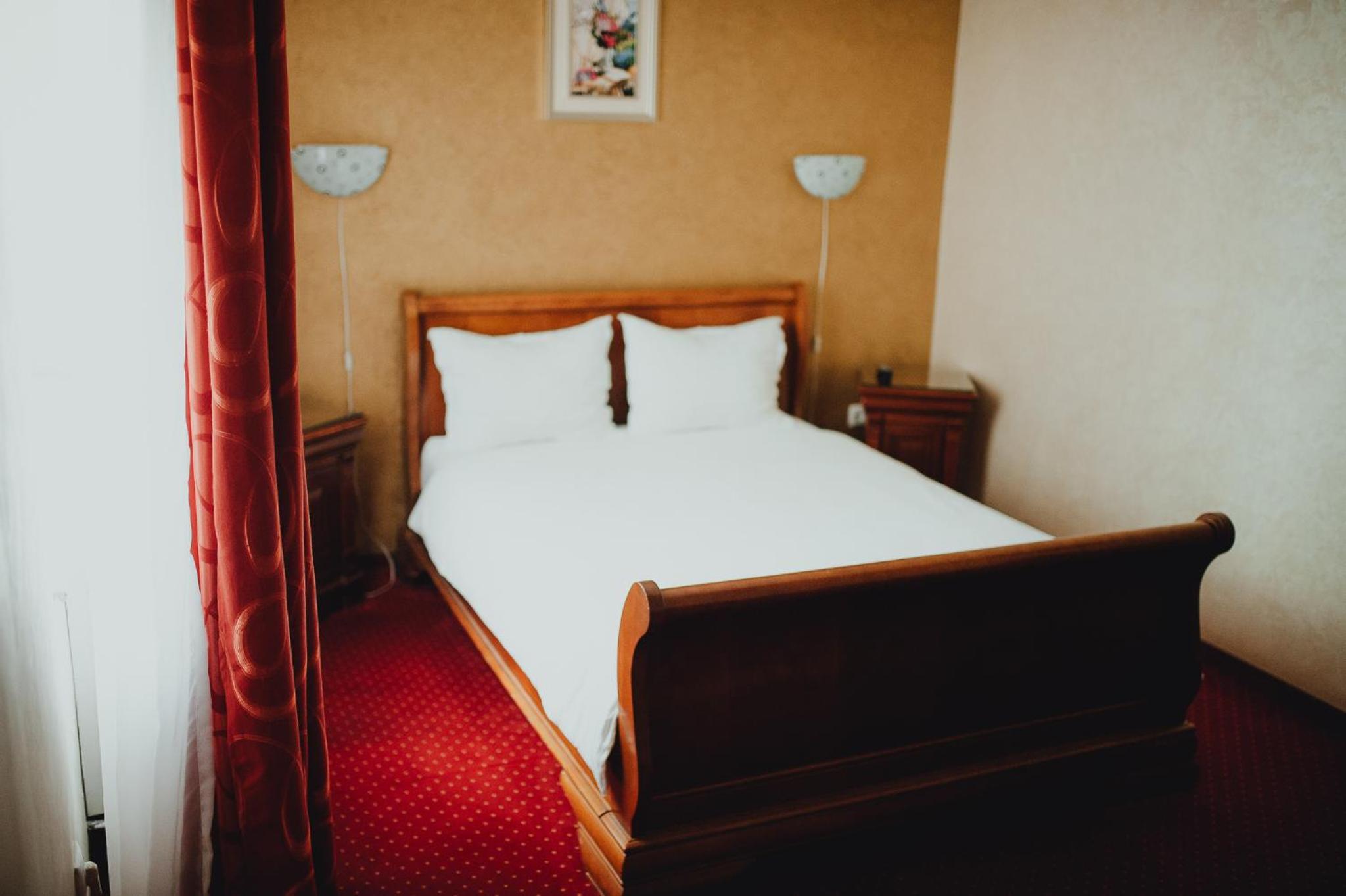 Standard Double Room - Photo 9