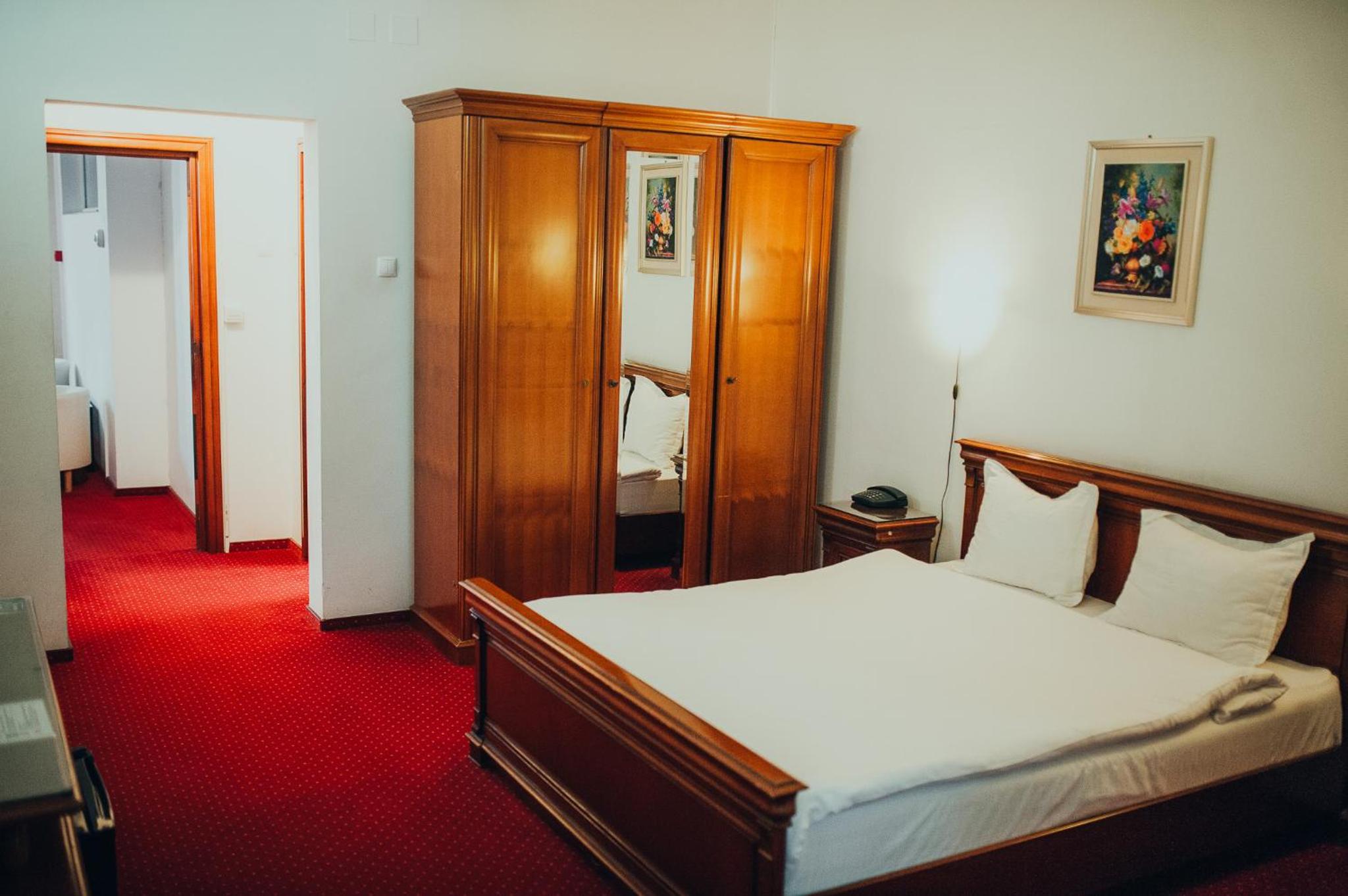 Standard Double Room - Photo 4