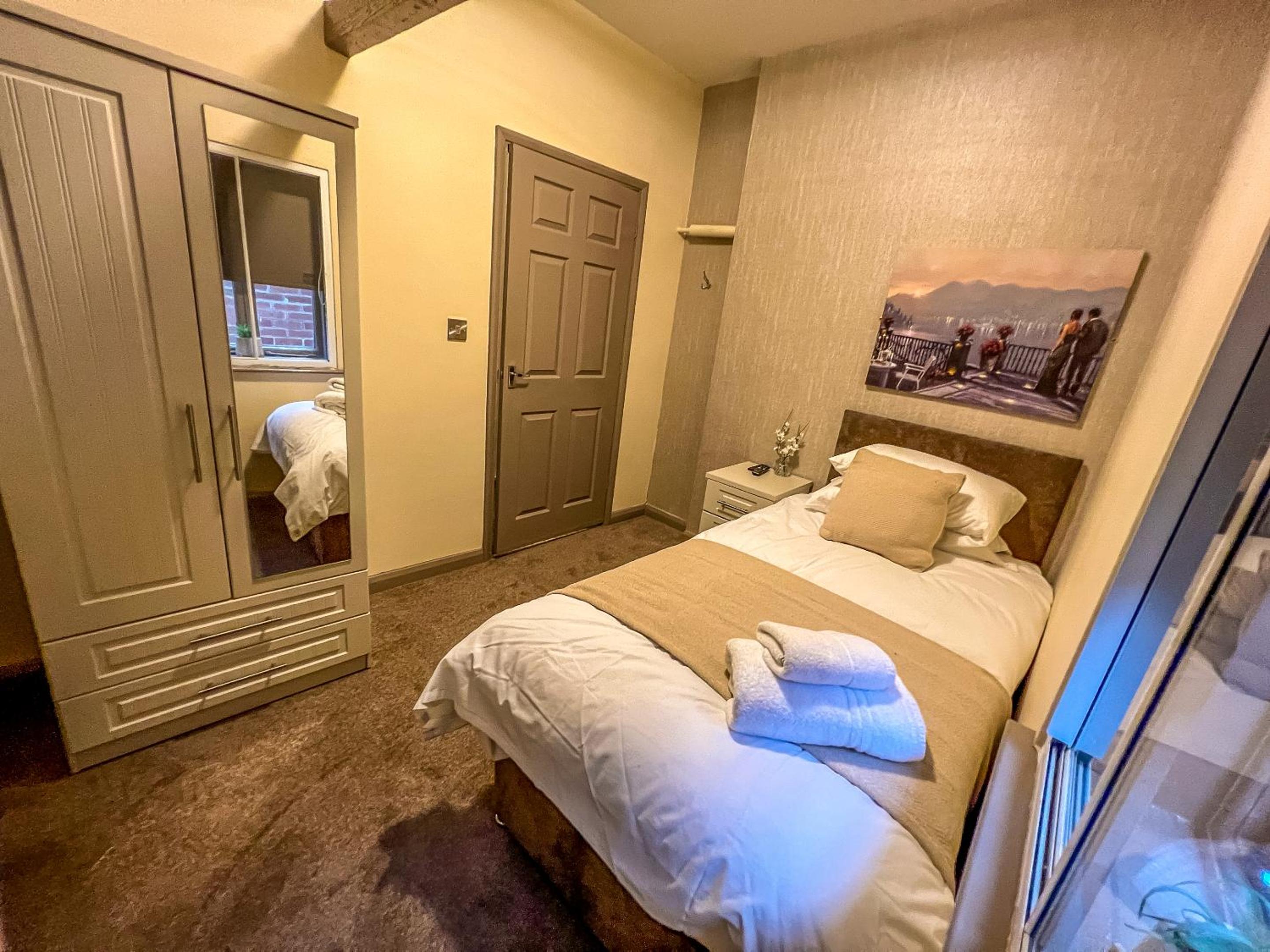 Two-Bedroom Apartment - Photo 9
