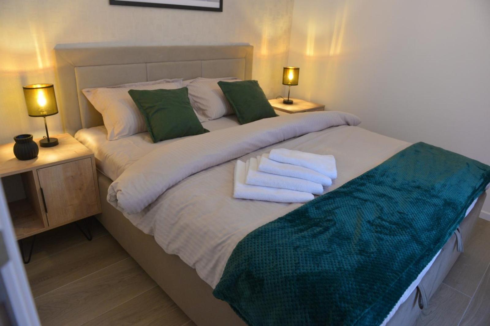 One-Bedroom Apartment photo 1